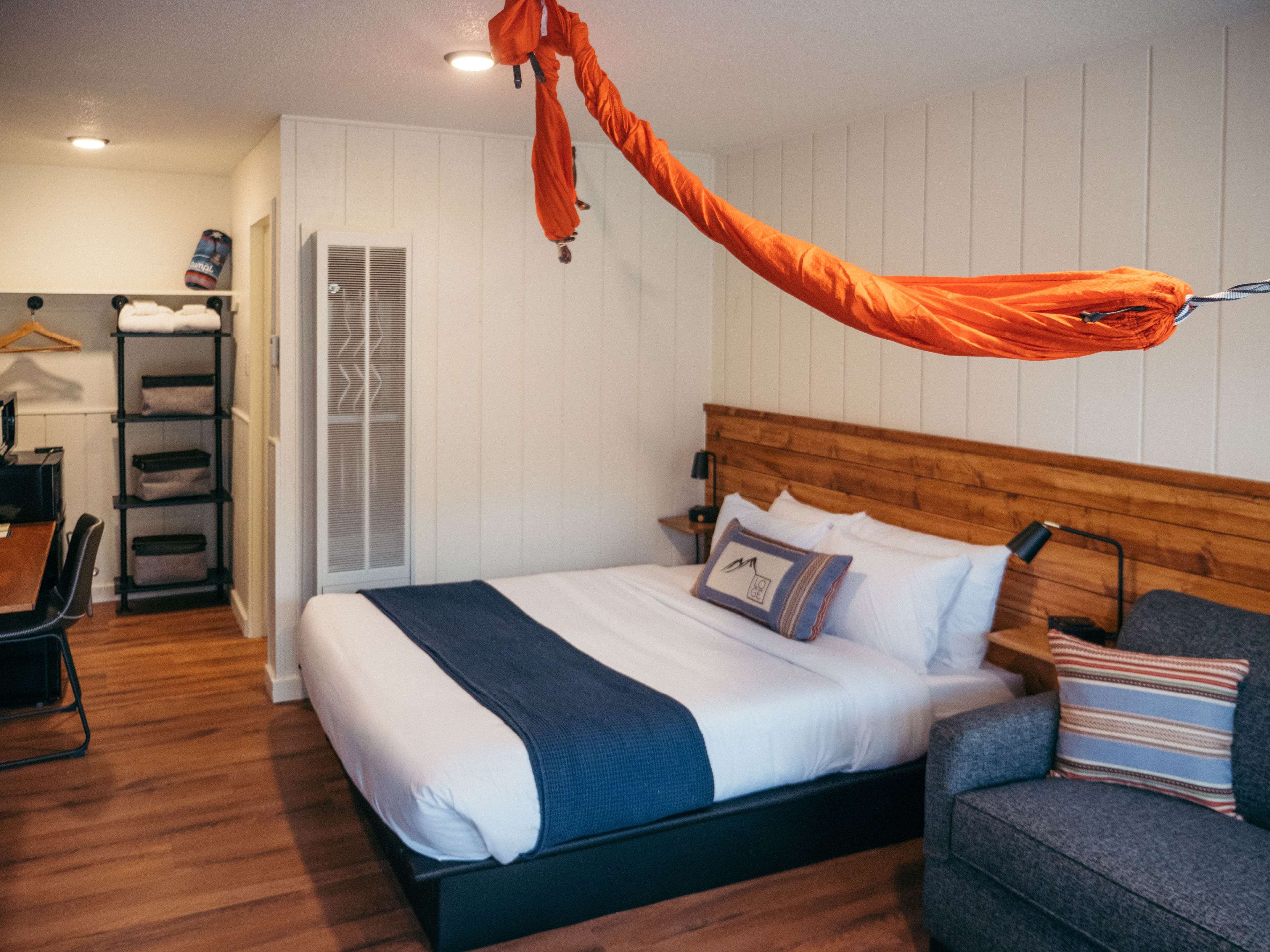 LOGE Breckenridge by null