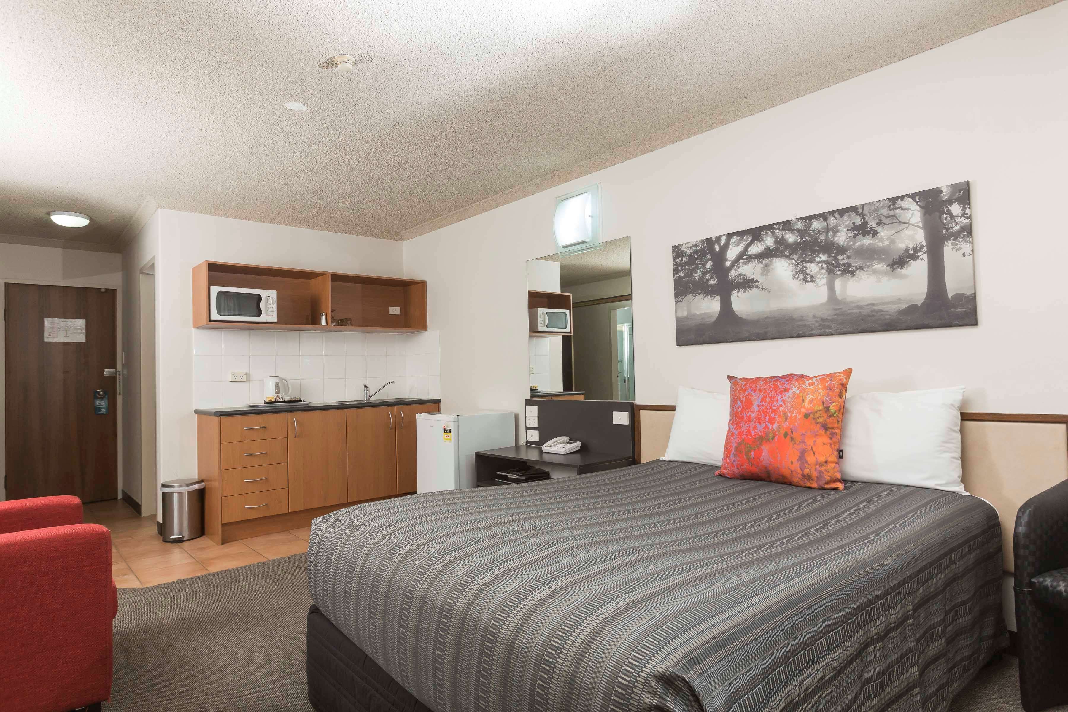 Belconnen Way Hotel & Serviced Apartments by null