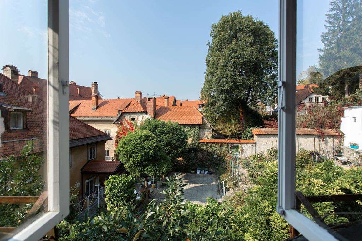 Lesar Hotel Angel by null