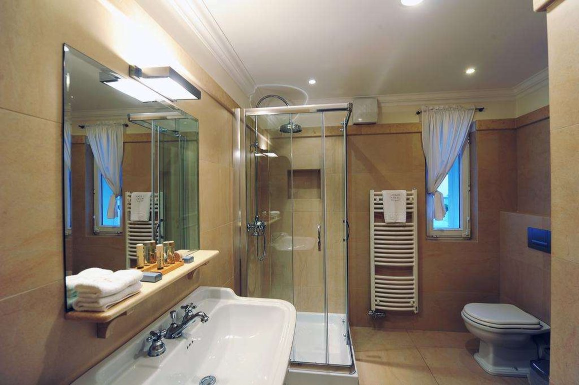 Lesar Hotel Angel by null