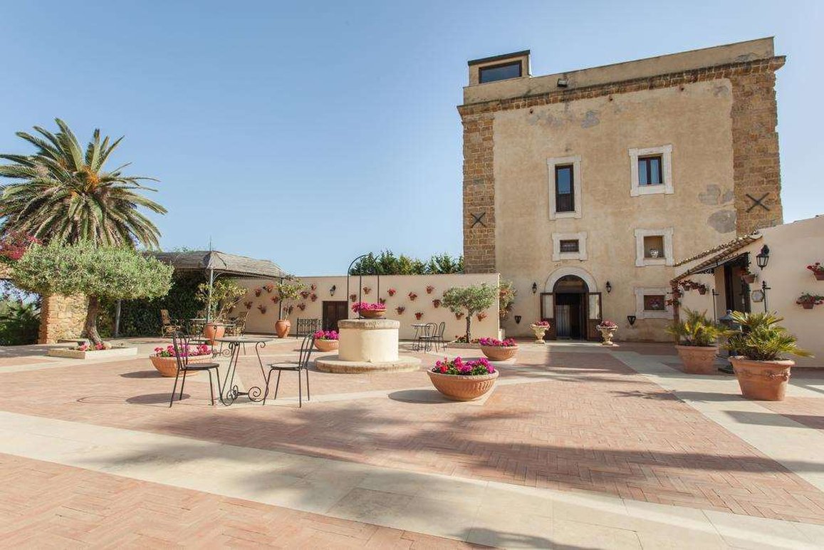 Hotel Foresteria Baglio della Luna by null