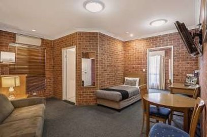 Akuna Motor Inn by null