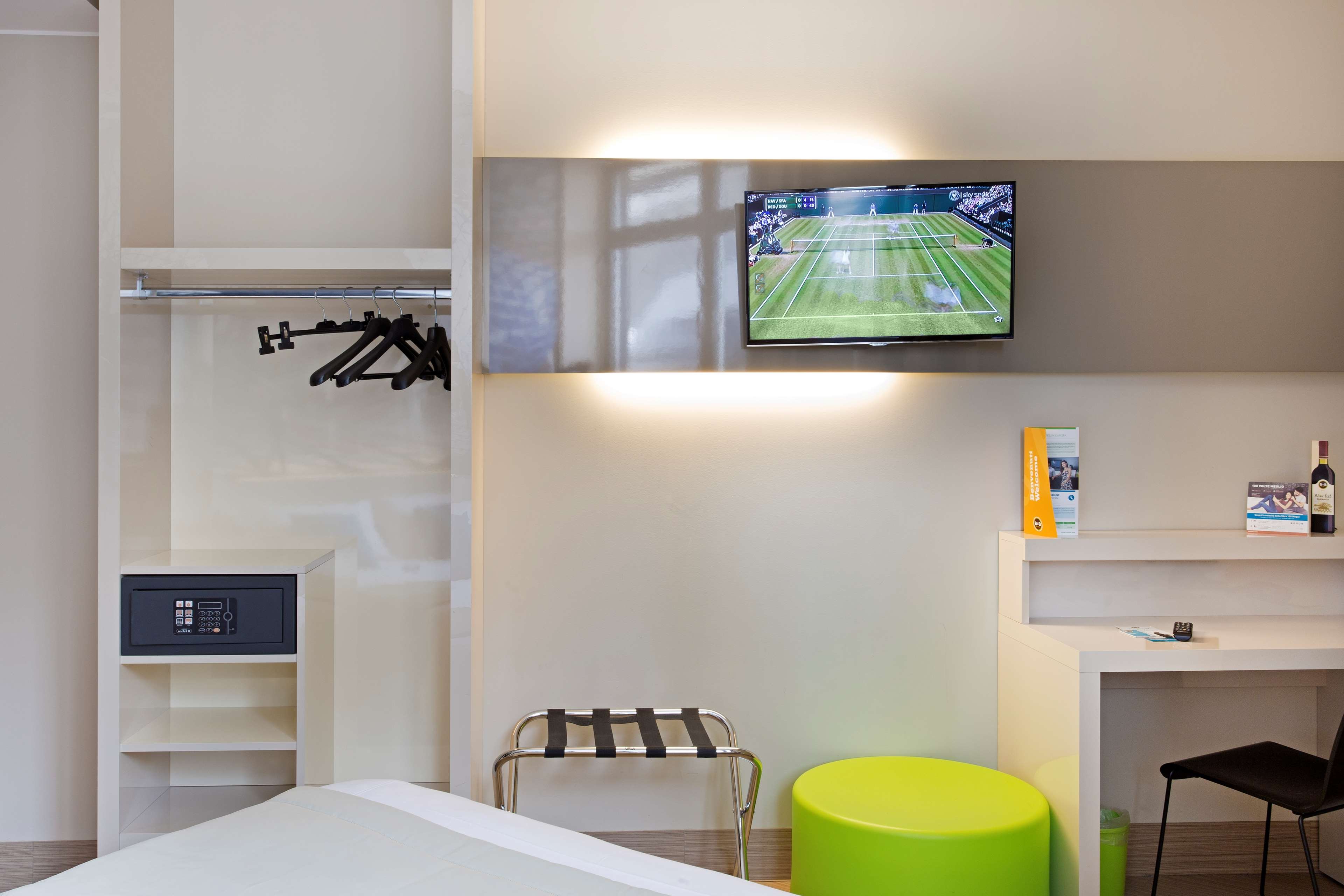 B&B HOTEL Milano Sant'Ambrogio by null