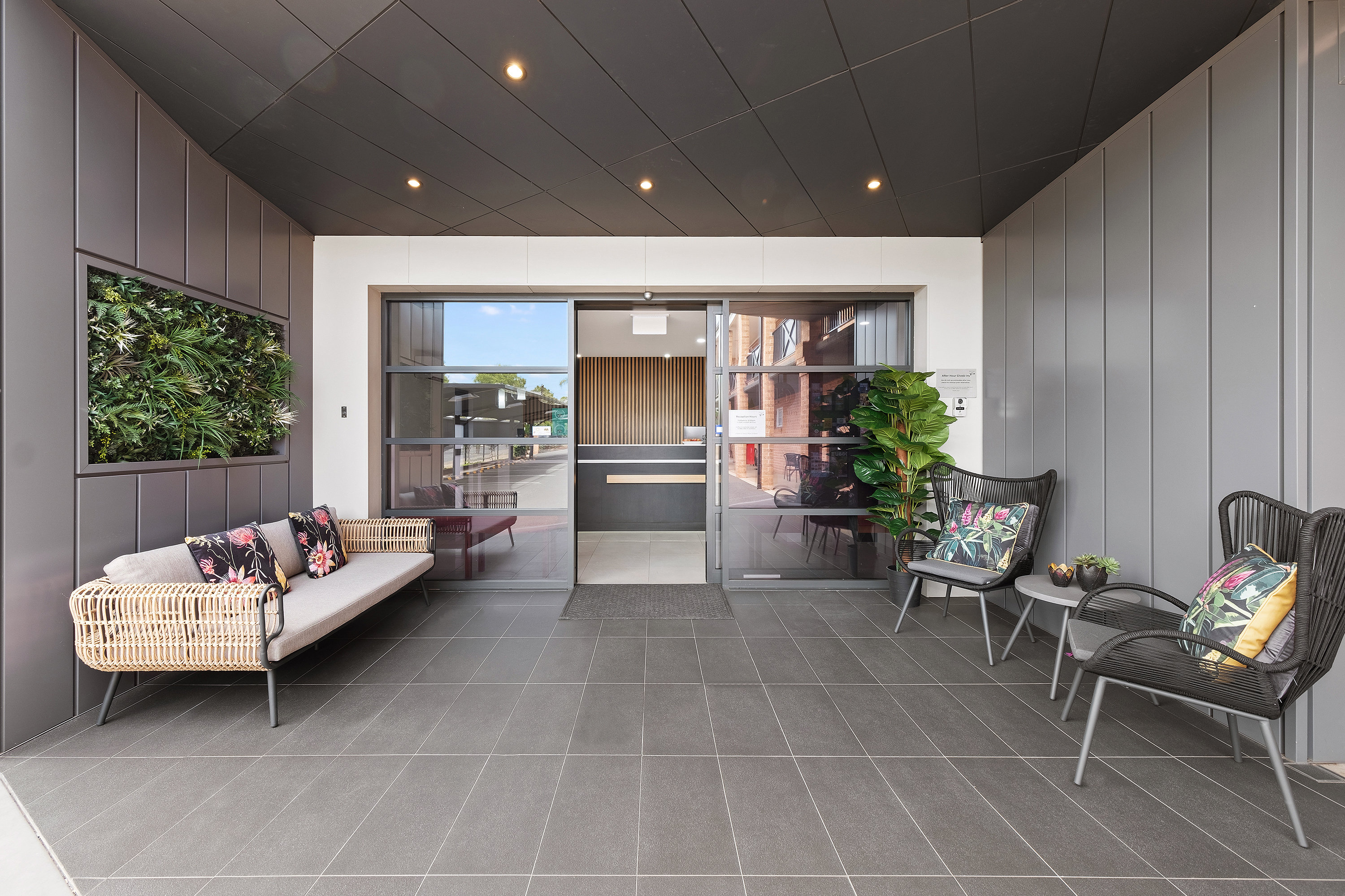 Bluegum Dubbo by Travellers by null