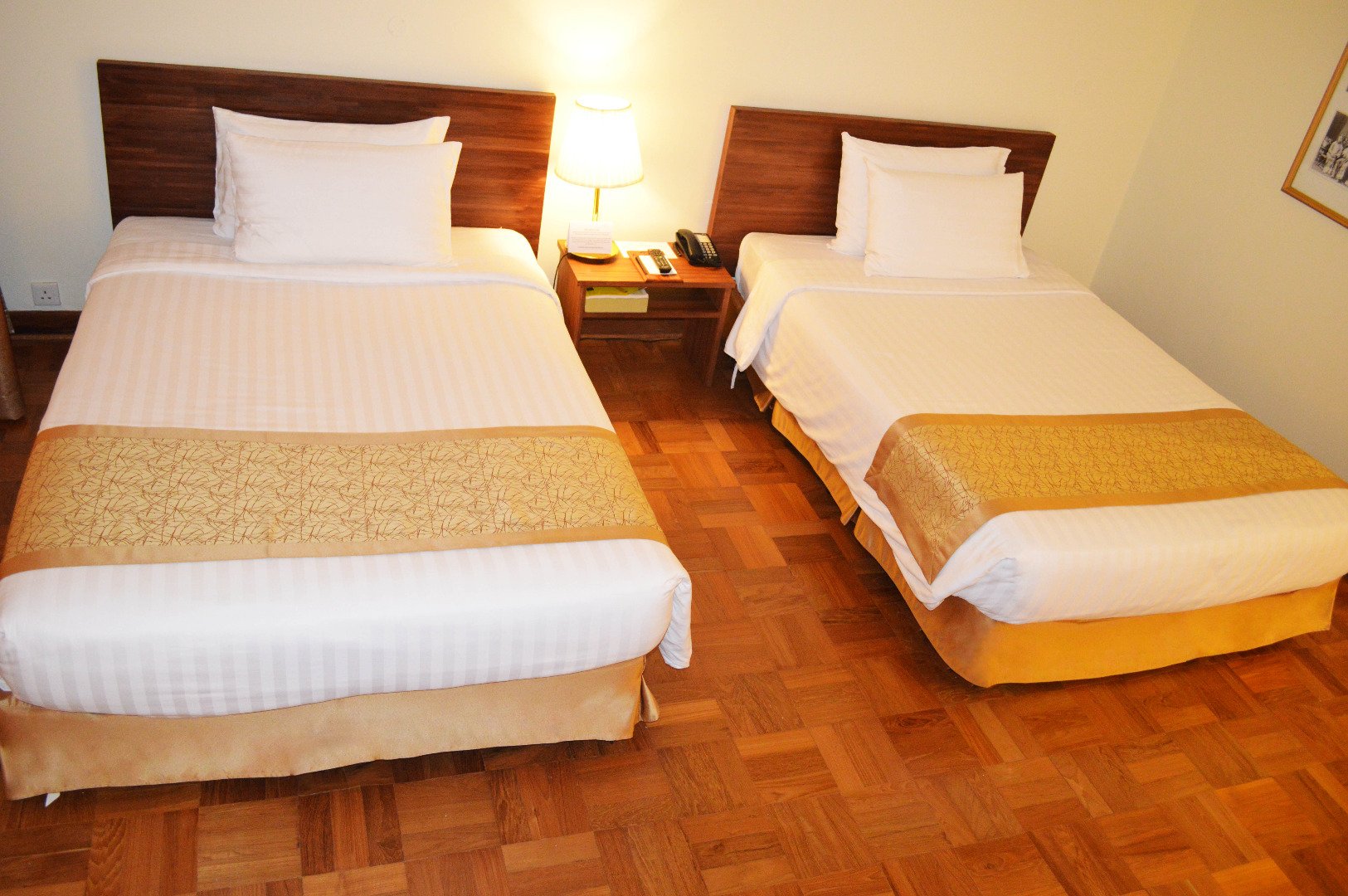 Inya Lake Hotel by null