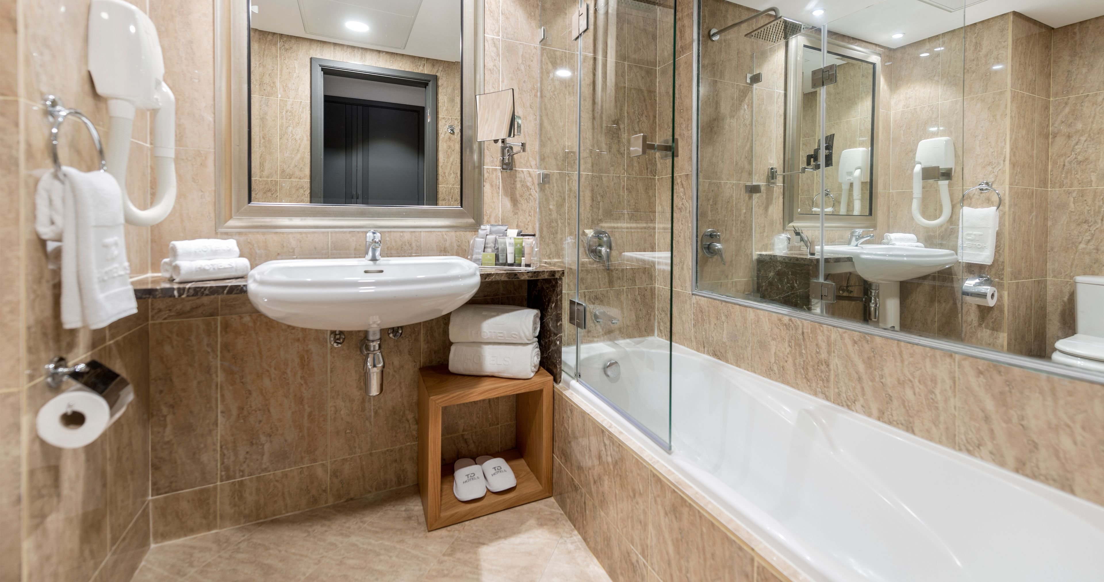 Hotel Avenida by null