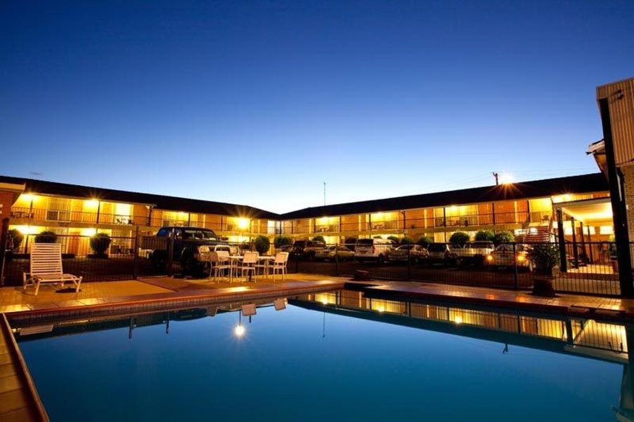 Golden West Motor Inn photo 2