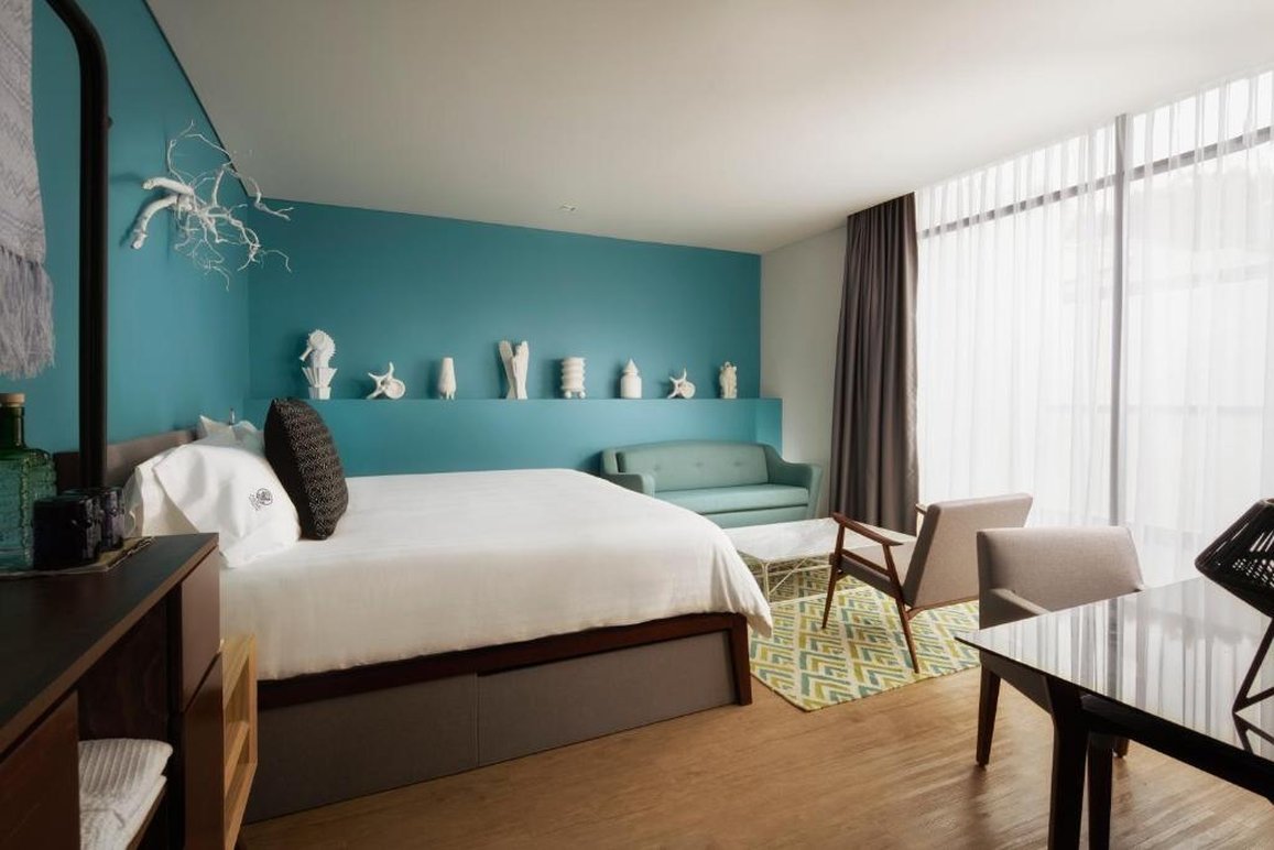 HOTEL PUG SEAL POLANCO ALLAN POE by null