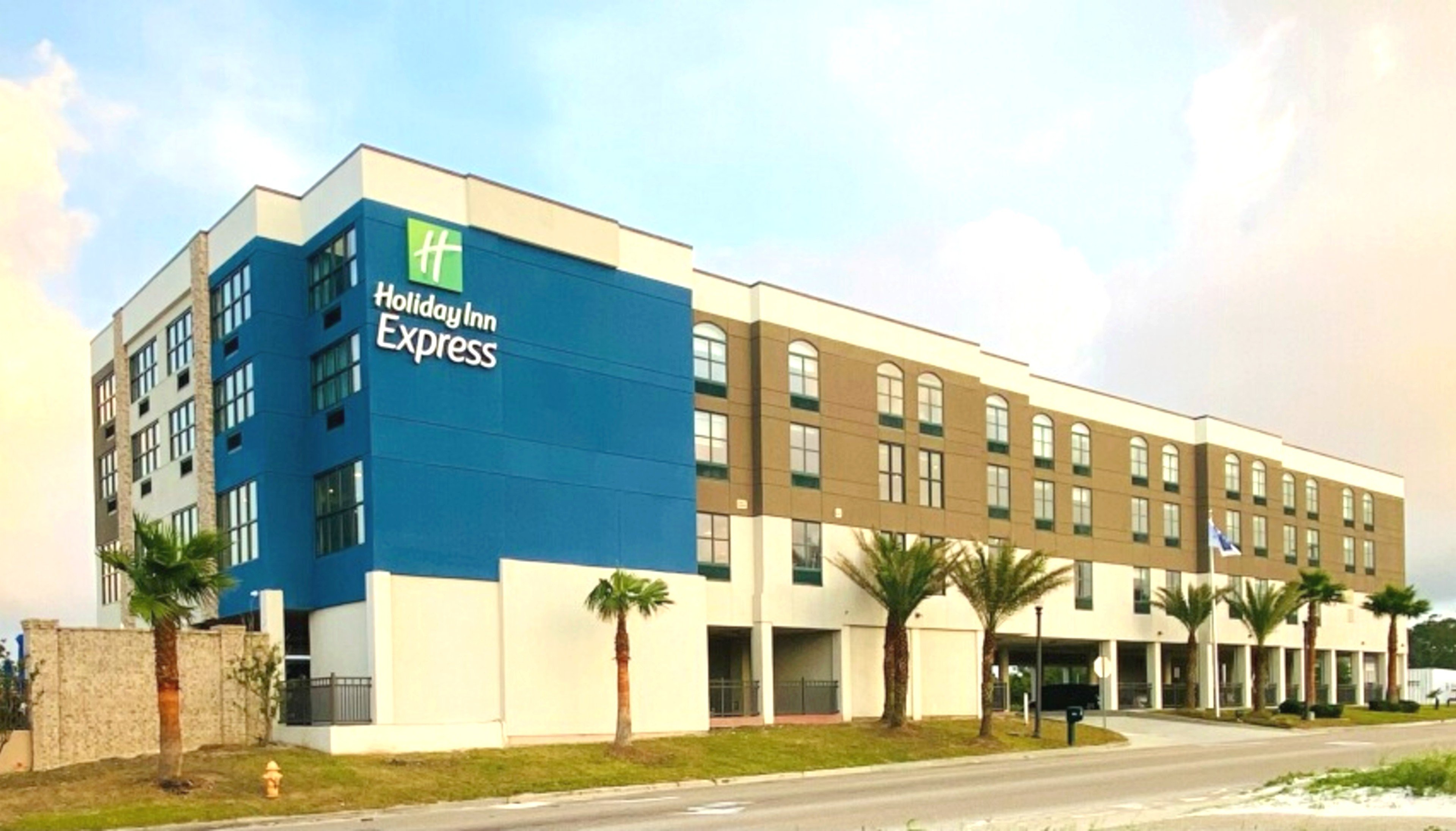 Holiday Inn Express Gulfport Beach image