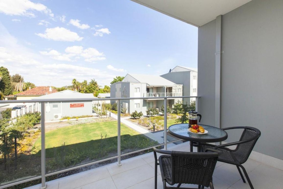 Airport Apartments by Vetroblu by null
