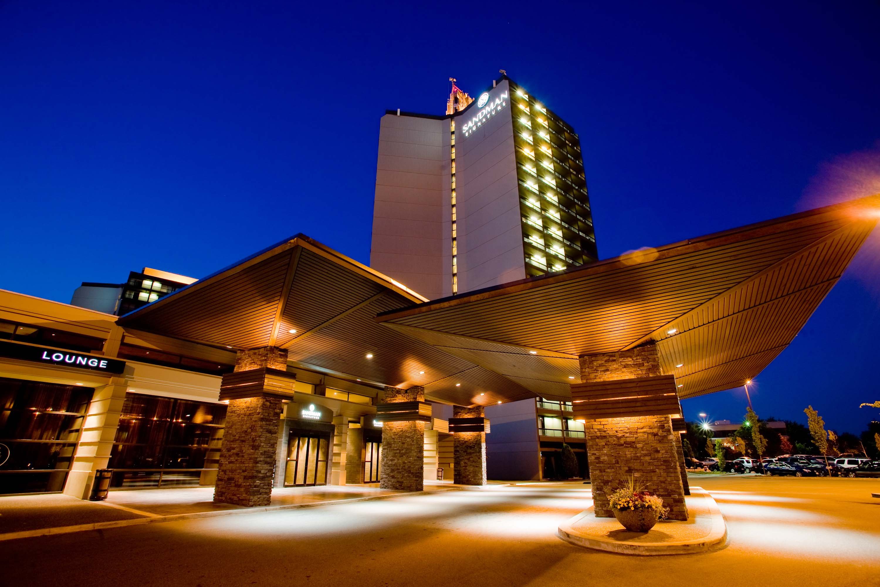 Sandman Signature Vancouver Airport Hotel & Resort image