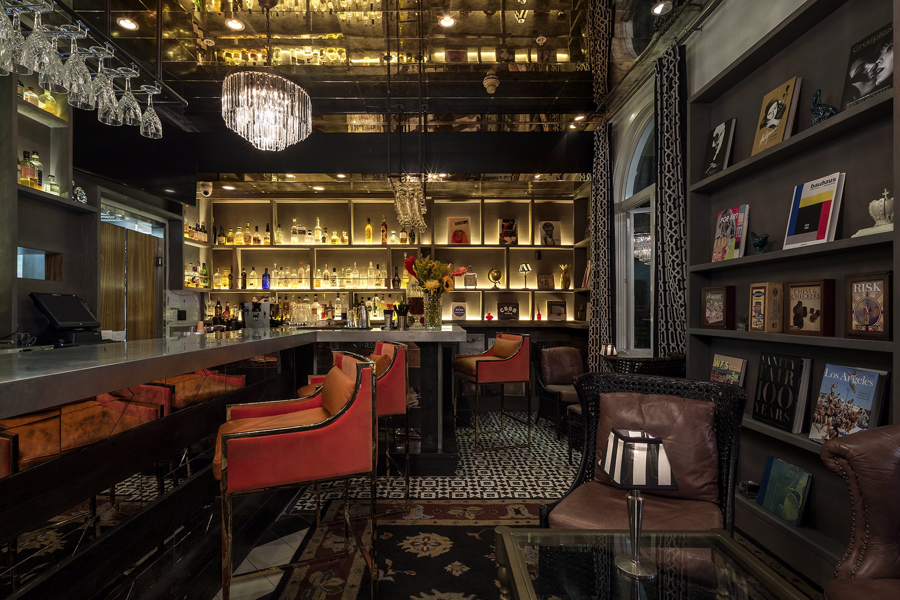 The Crescent Hotel Beverly Hills, Sonder by null