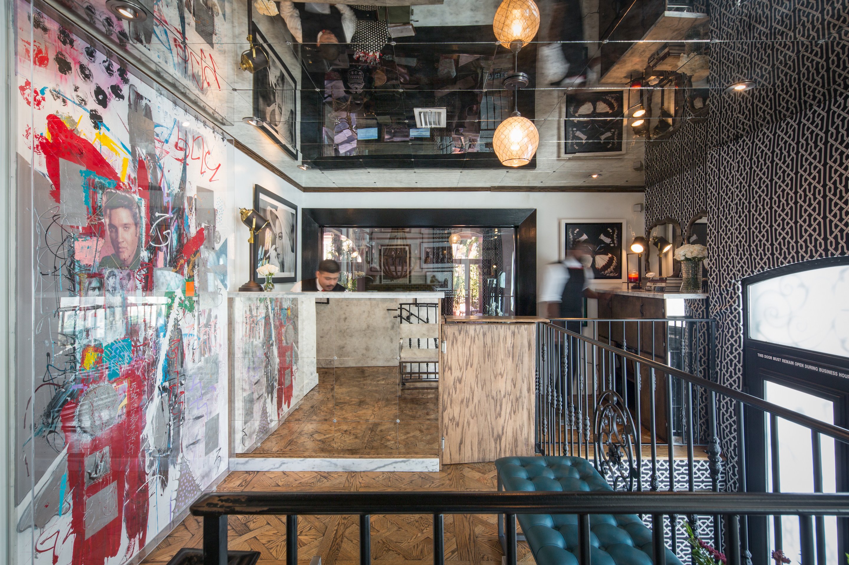 The Crescent Hotel Beverly Hills, Sonder by null