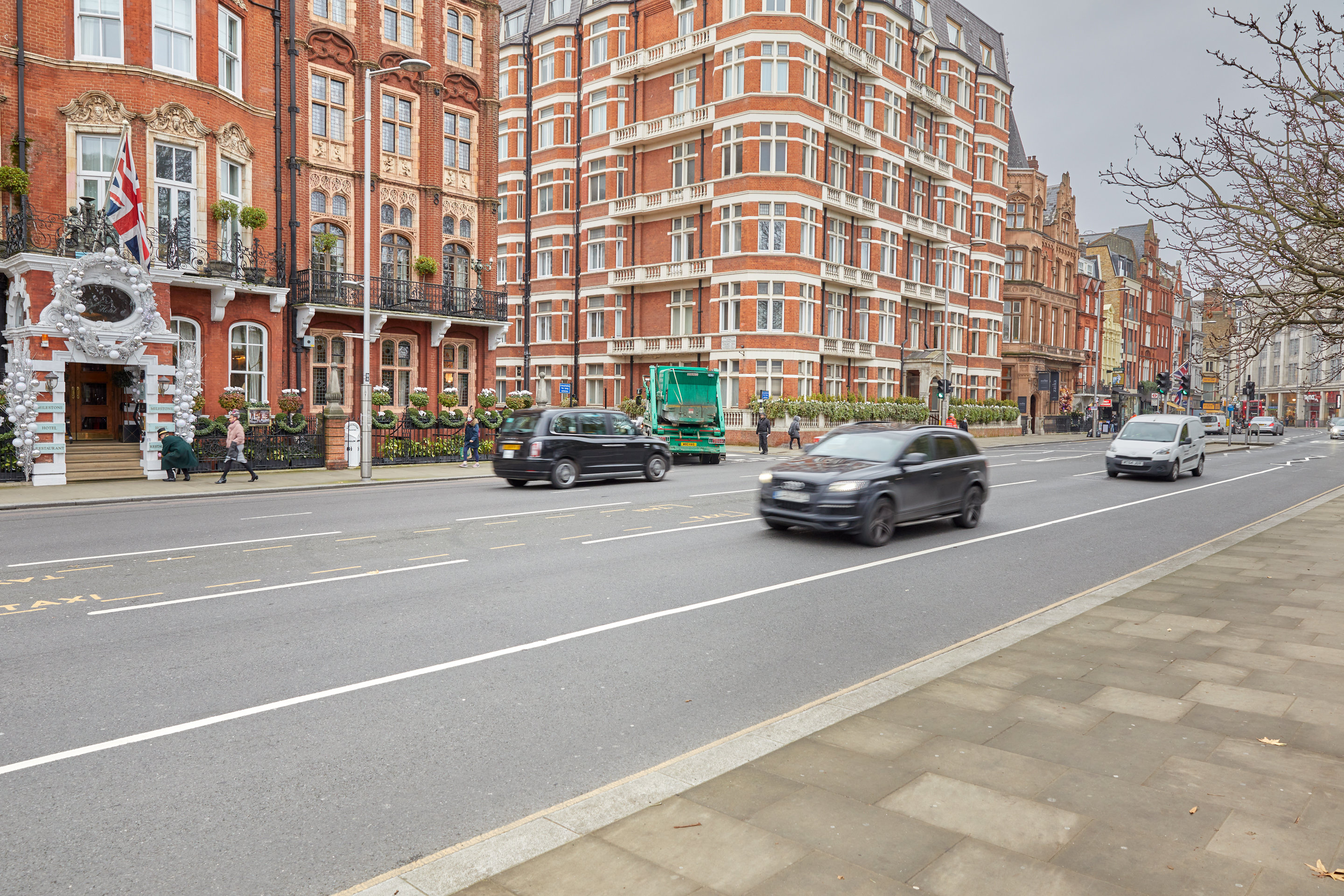 Kensington Gardens Hotel, Sonder by null