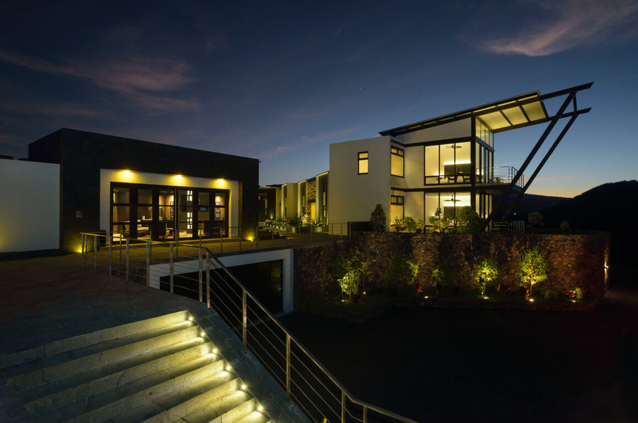 Pikaia Lodge by null