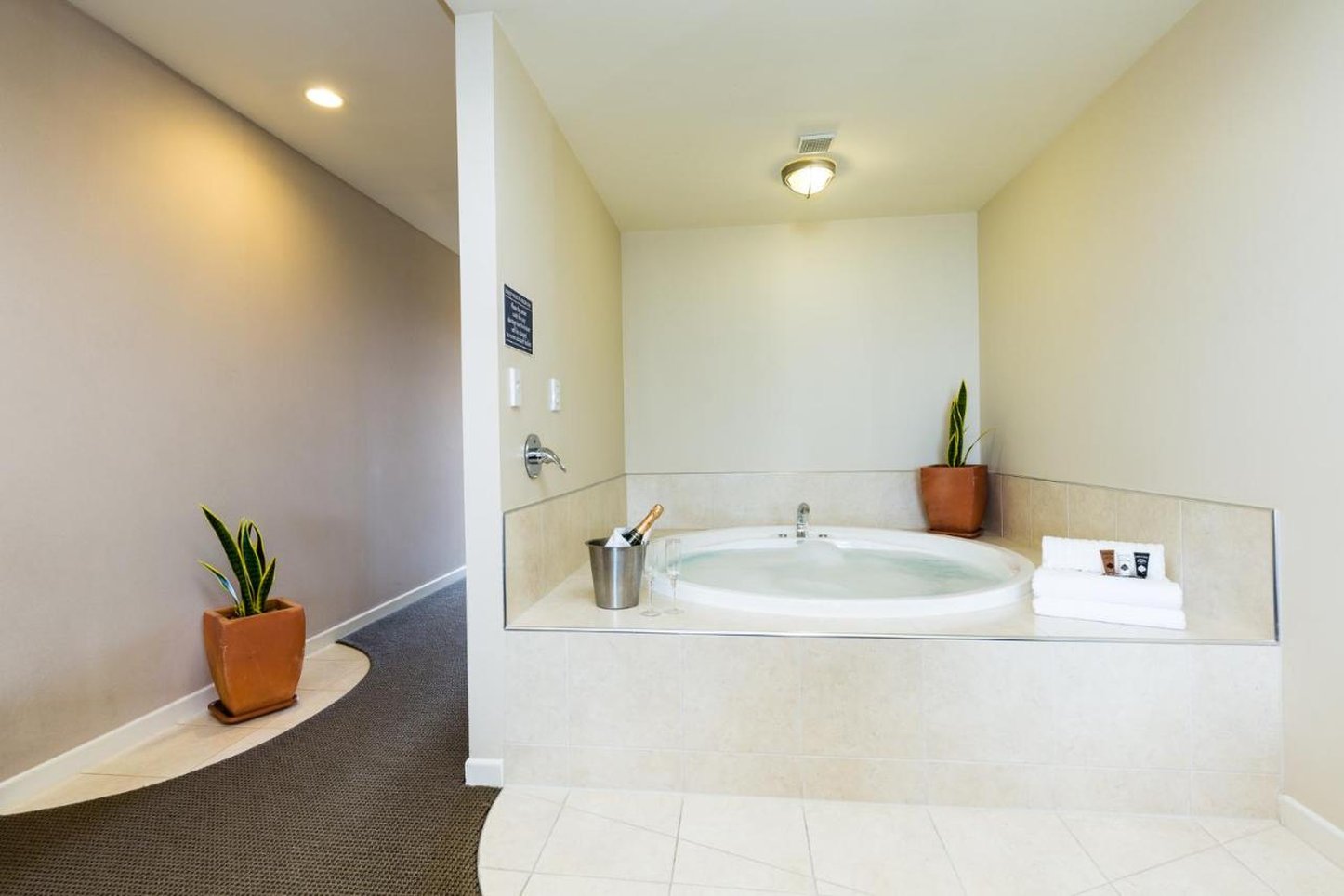 Pebble Beach Motor Inn by null