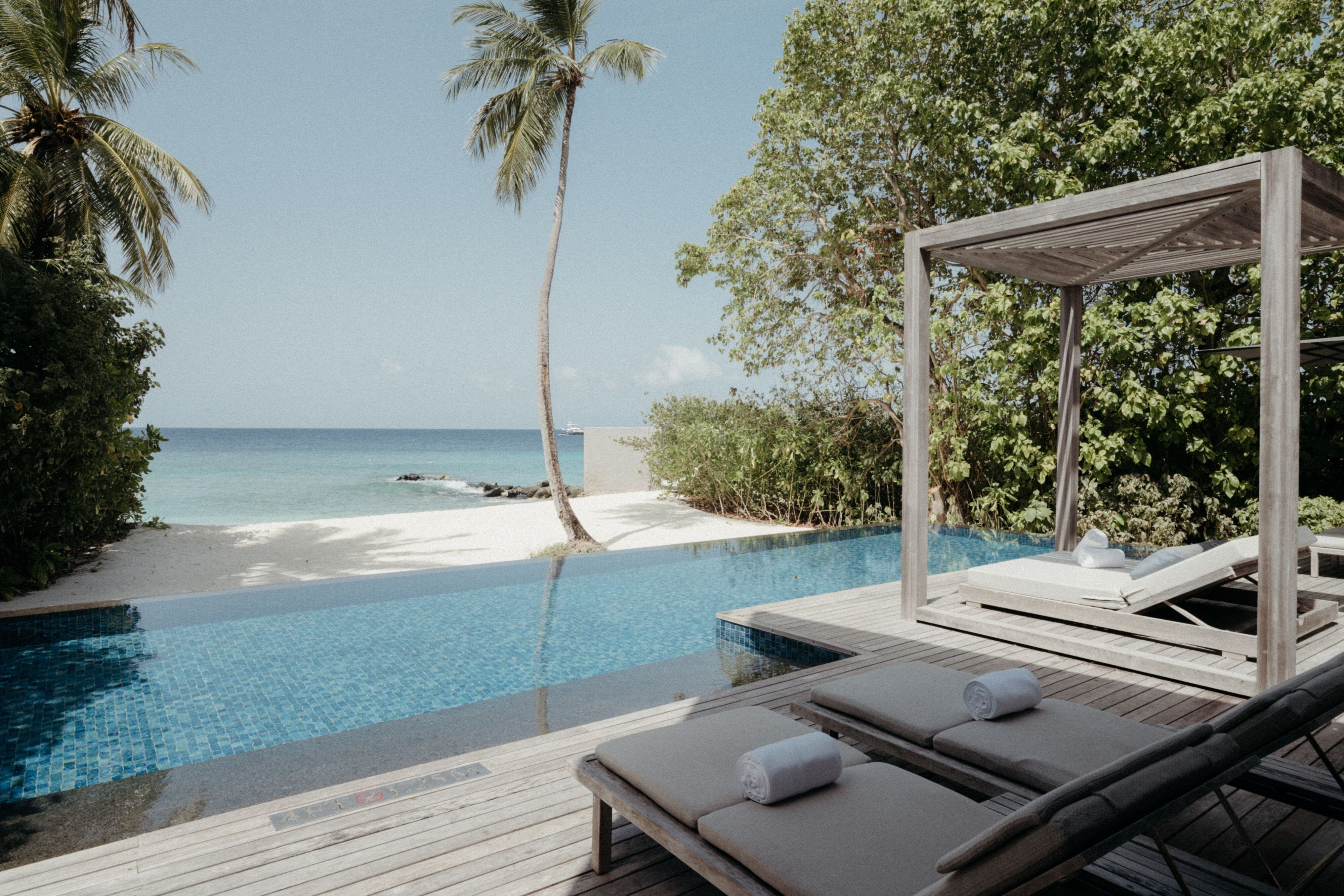 The St. Regis Maldives Vommuli Resort by null
