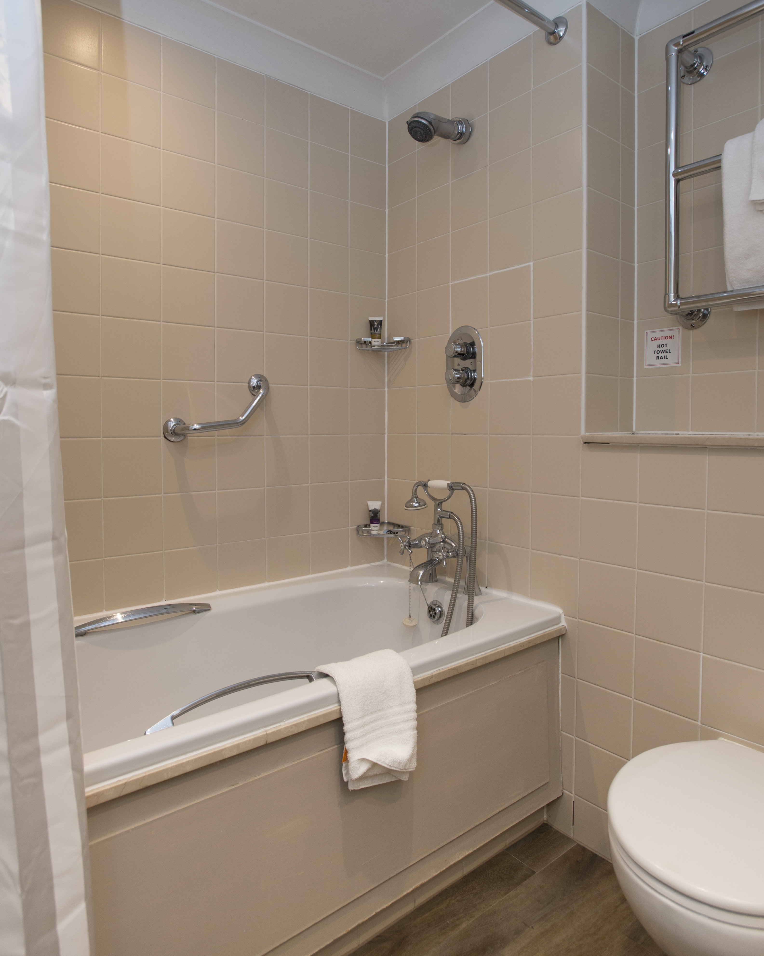 Bush Hotel Farnham by null