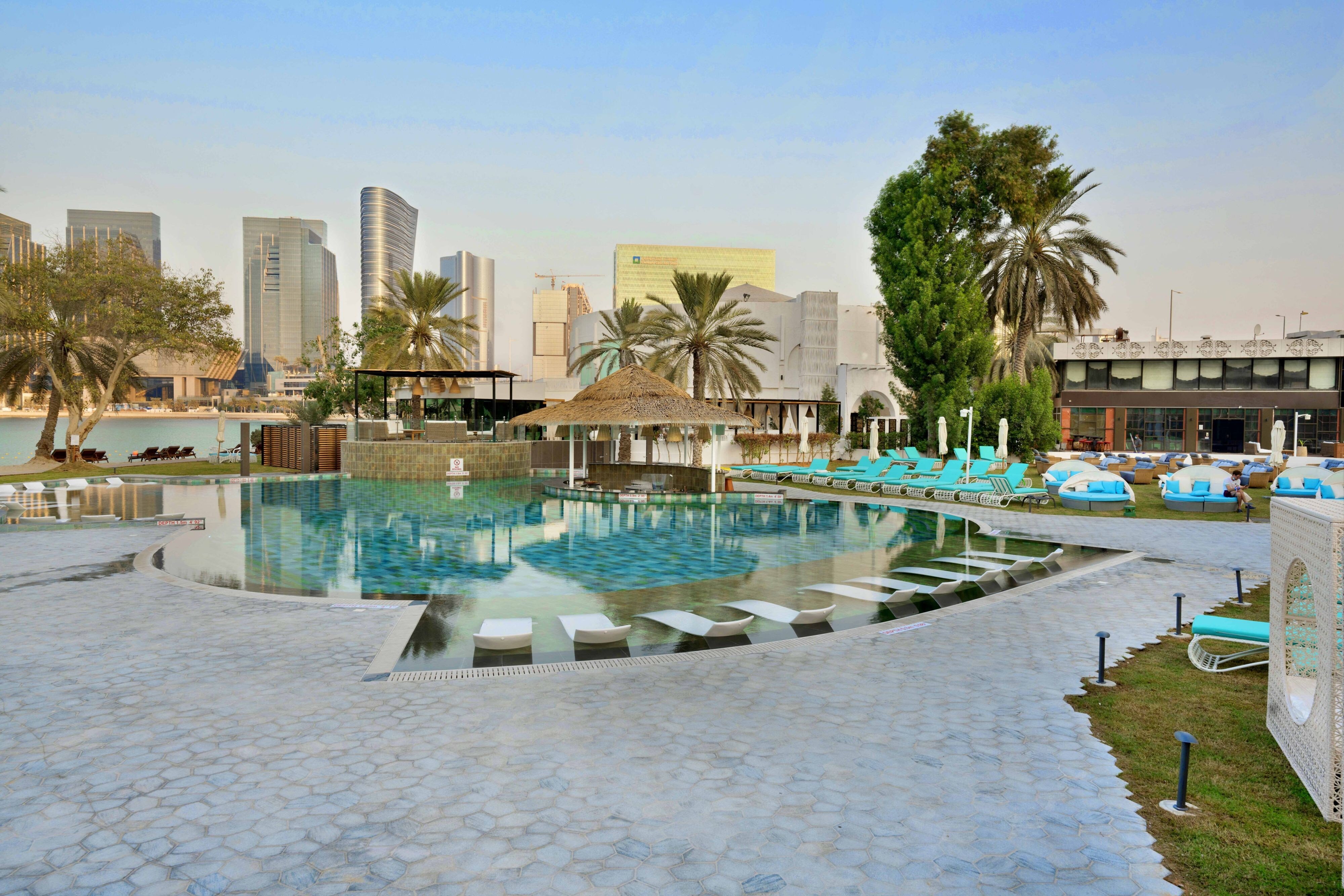 Erth abu dhabi hotel. Отель le Meridien Abu Dhabi. Ле Меридиан Абу Даби 5. Le Meridien Abu Dhabi Hotel 5. Le Meridien Abu Dhabi Hotel 4*.