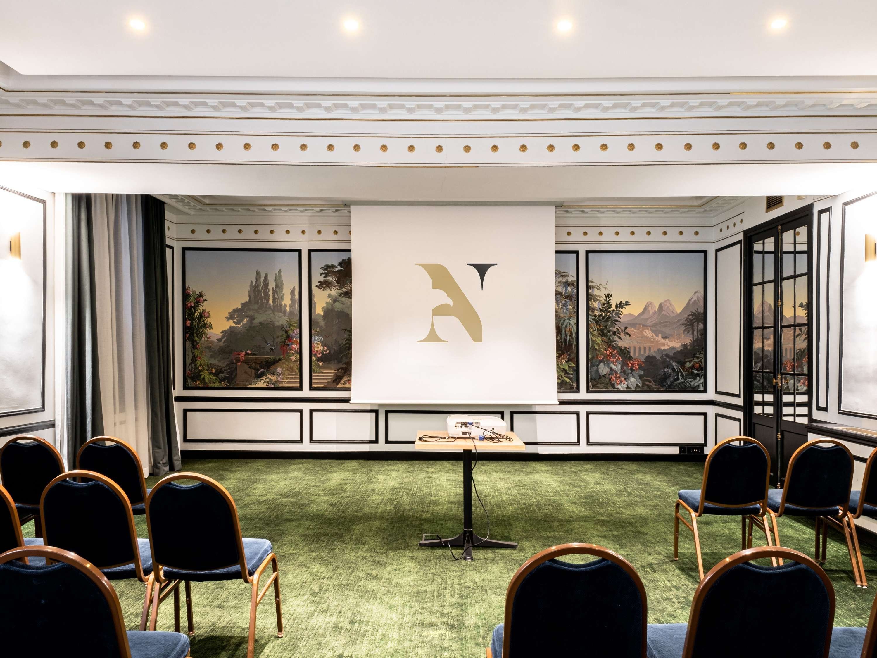 Aigle Noir Fontainebleau - MGallery Collection by null