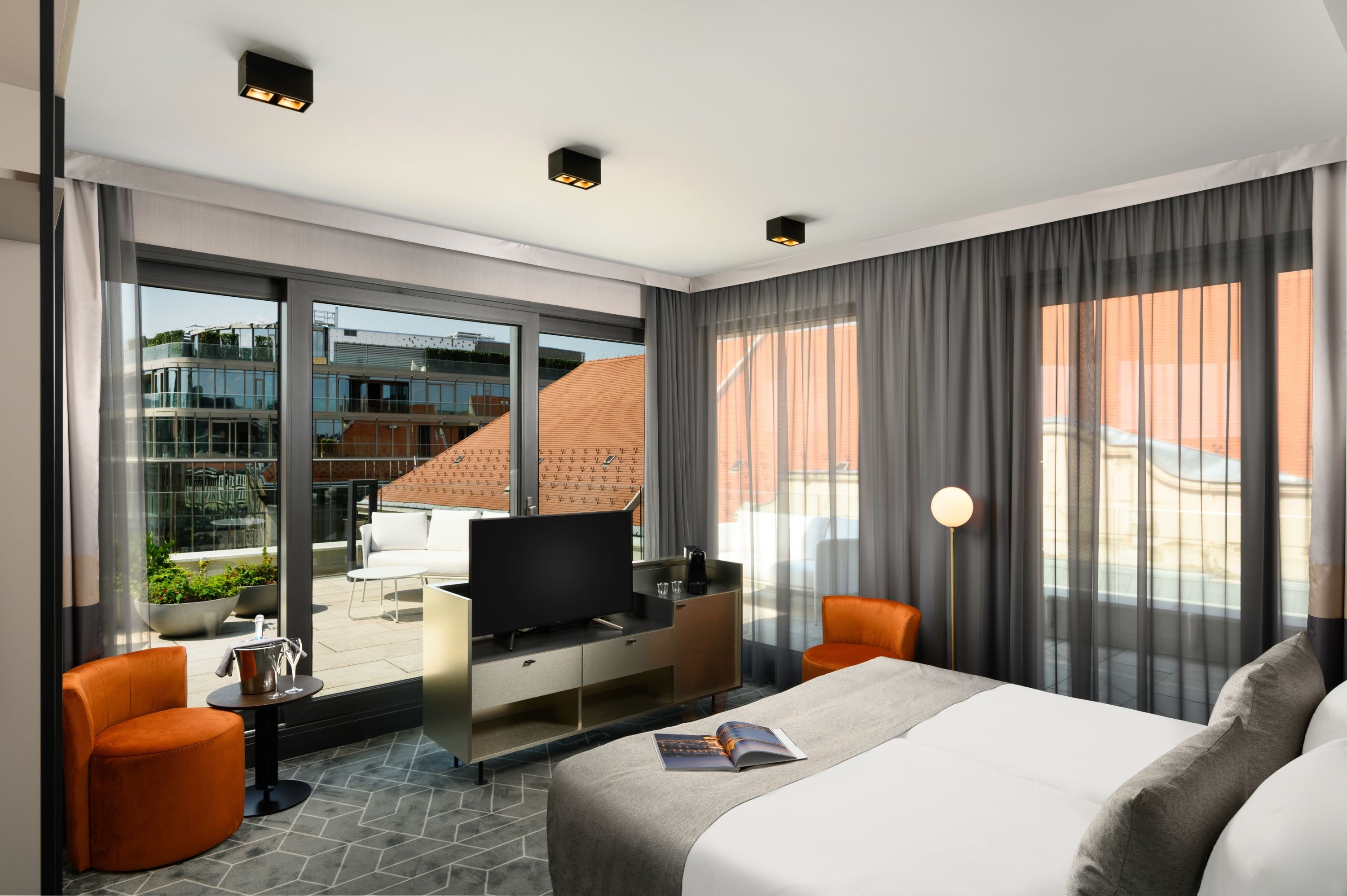 Emerald Hotel & Suites by Continental Group by null