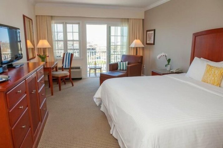 The Harbor Front Inn by null