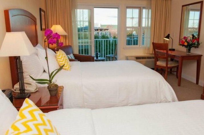 The Harbor Front Inn by null