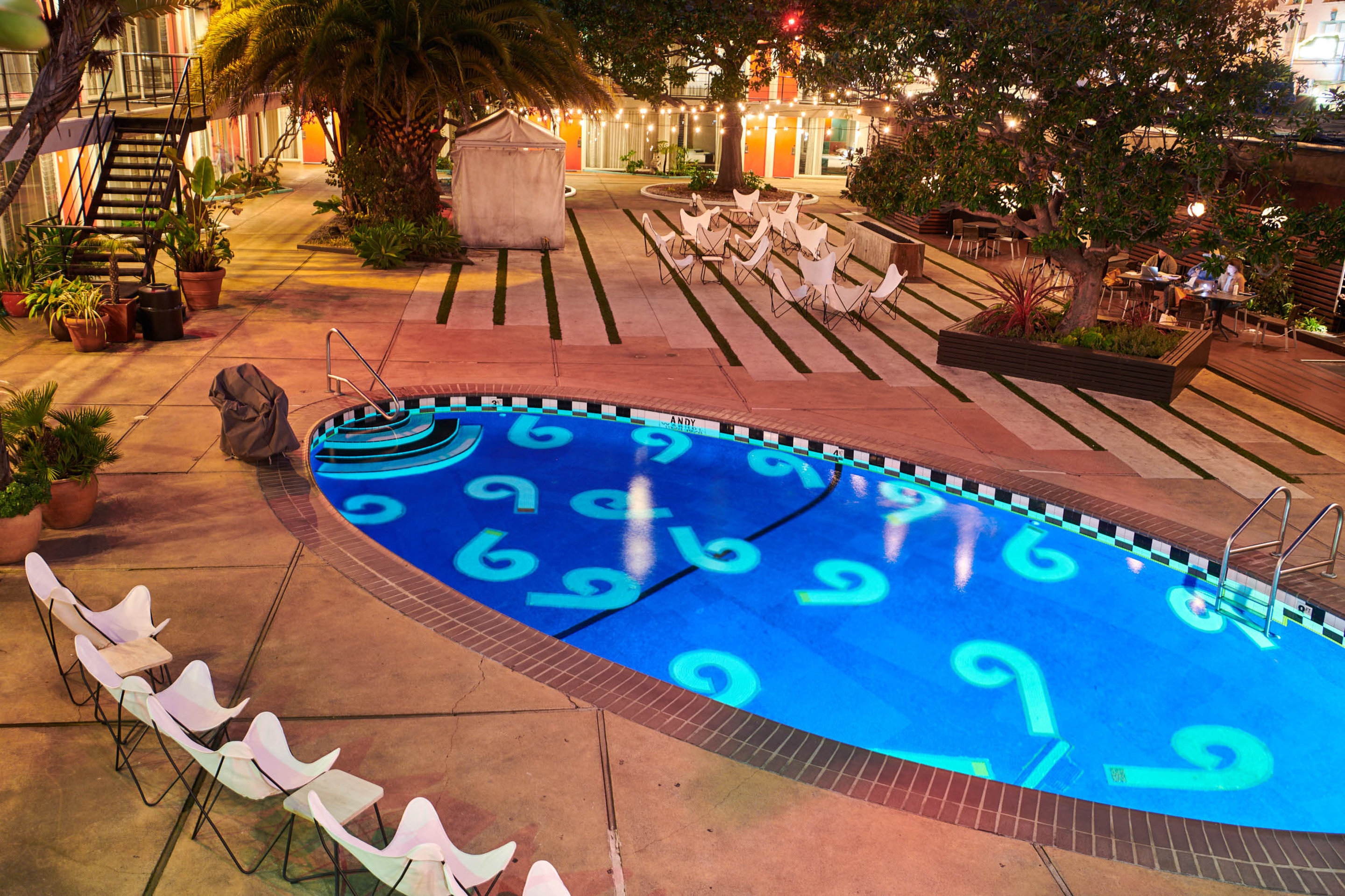 Phoenix Hotel by null