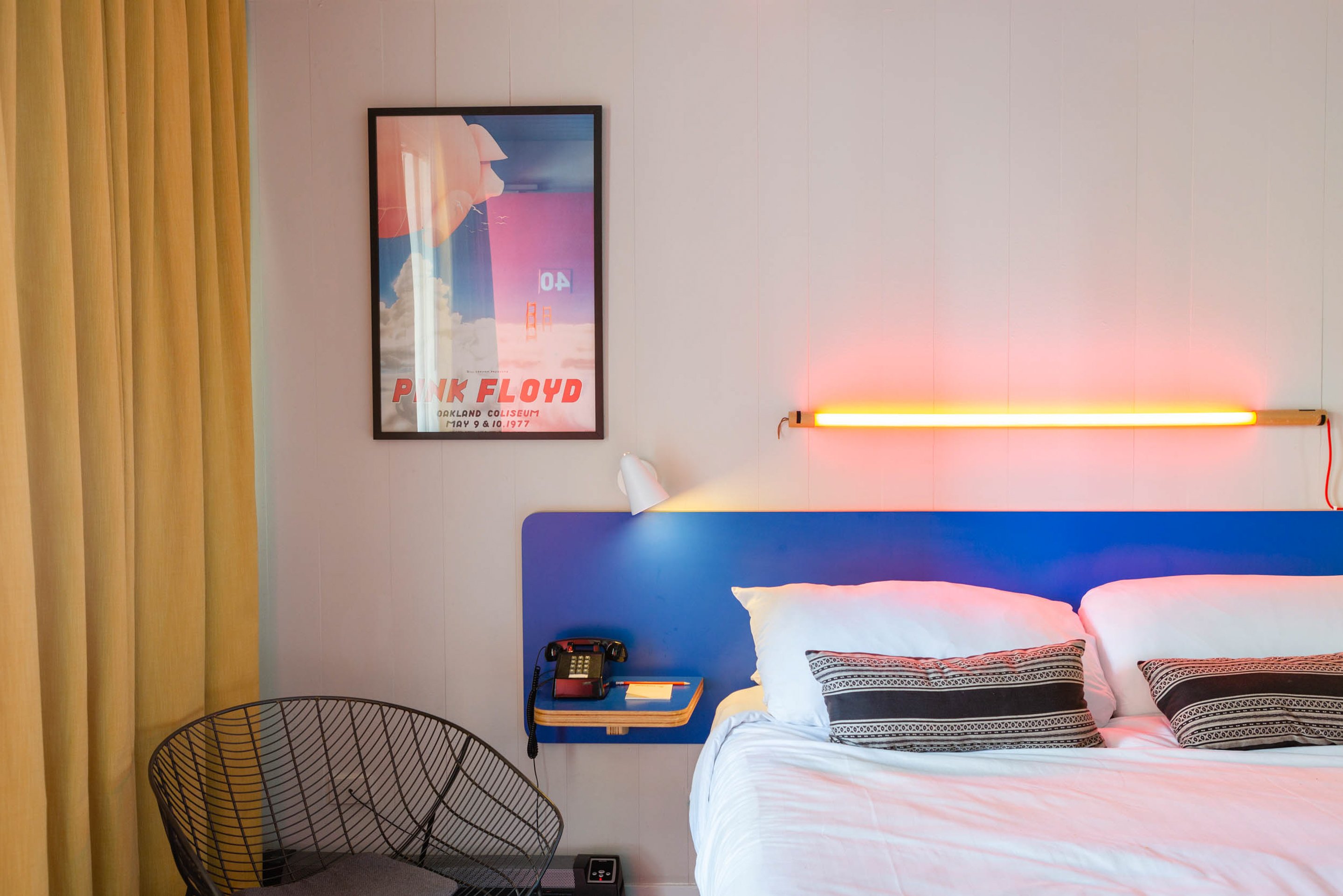 Phoenix Hotel by null