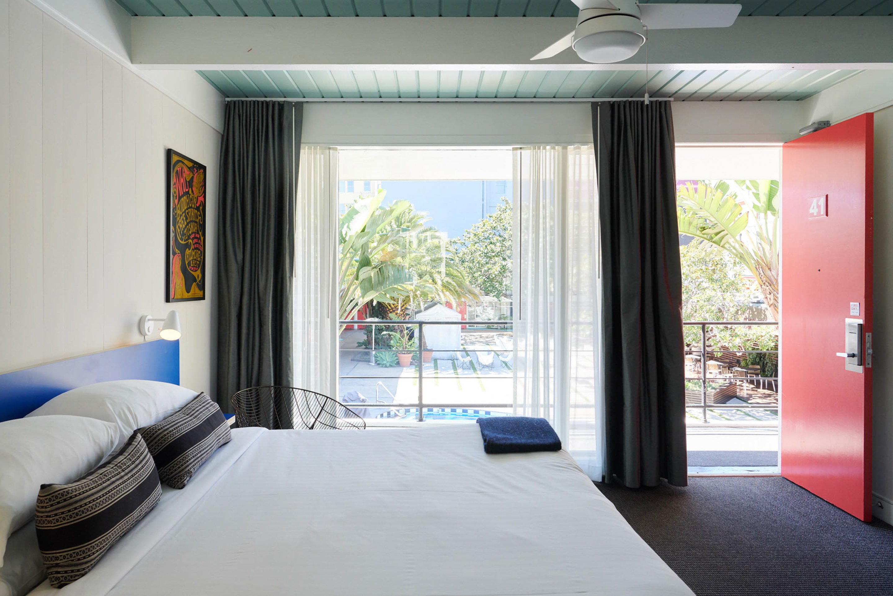 Phoenix Hotel by null
