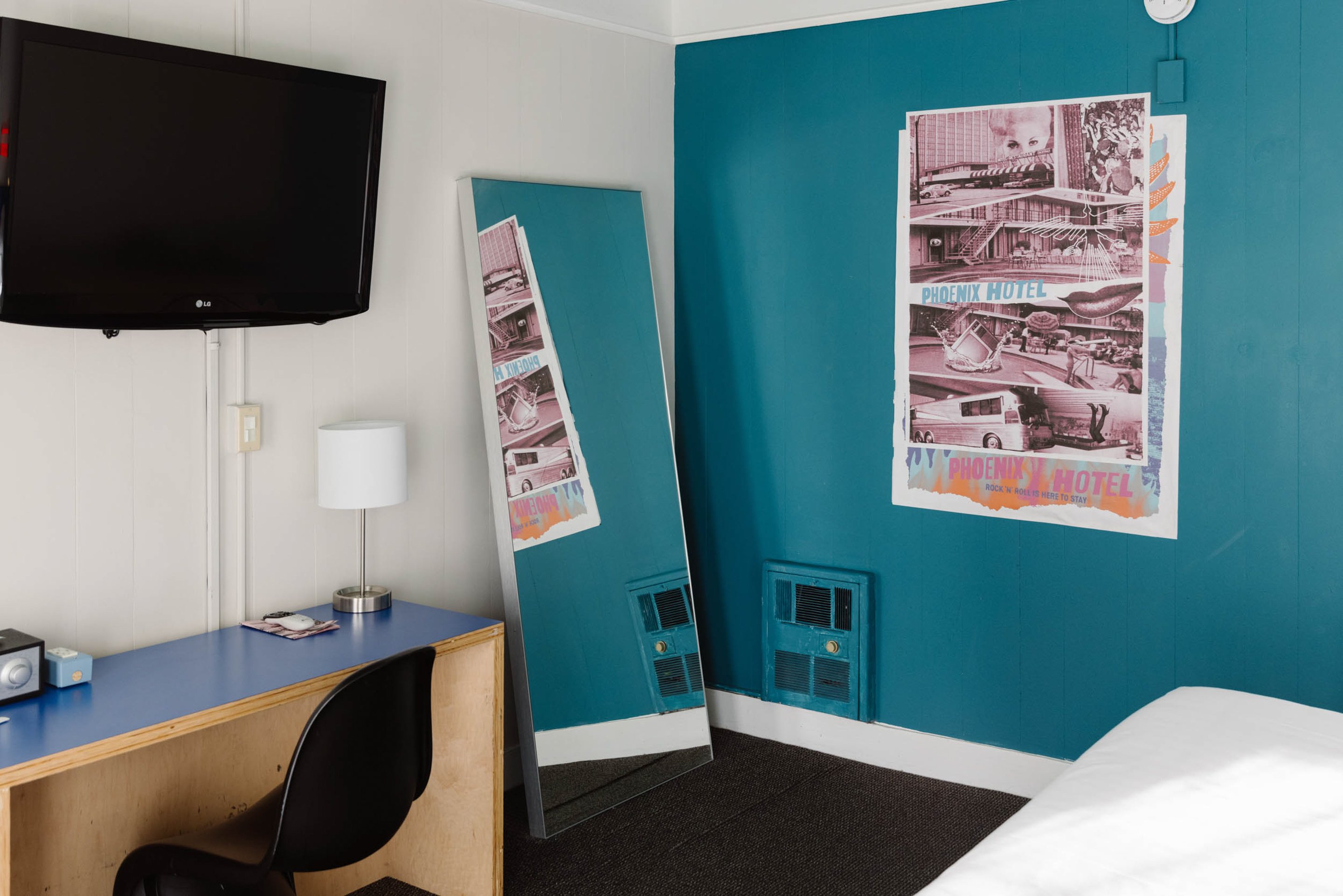 Phoenix Hotel by null