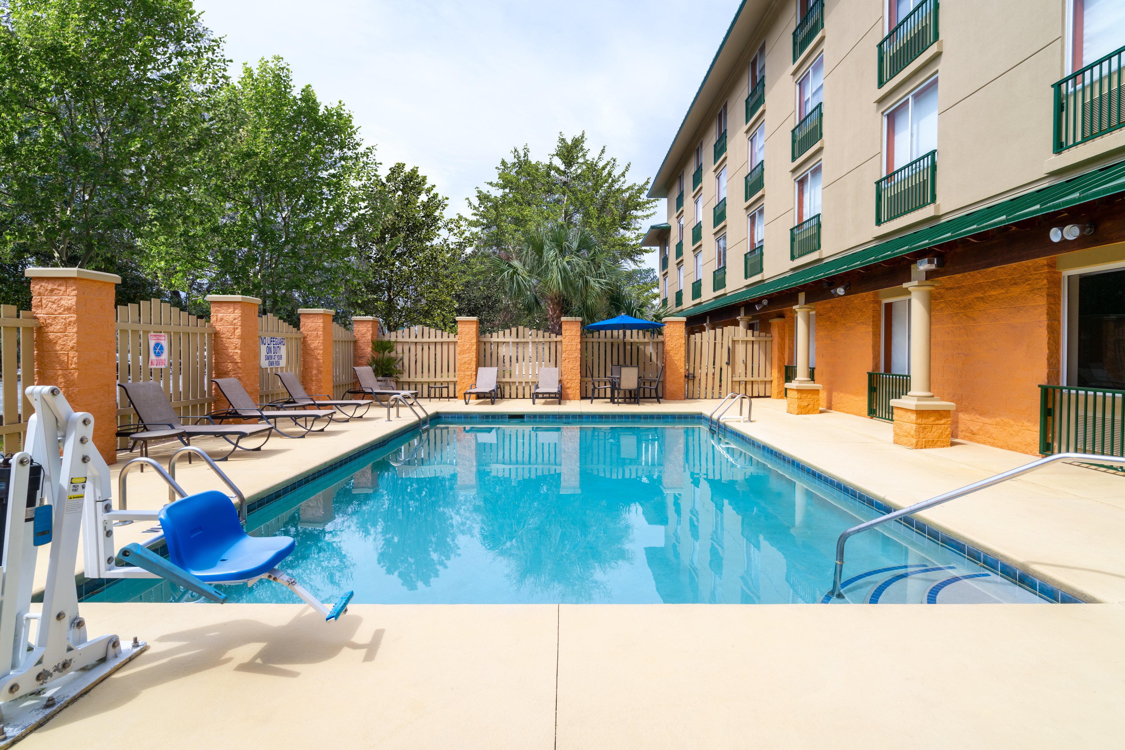 Holiday Inn Express & Suites Bluffton @ Hilton Head Area image