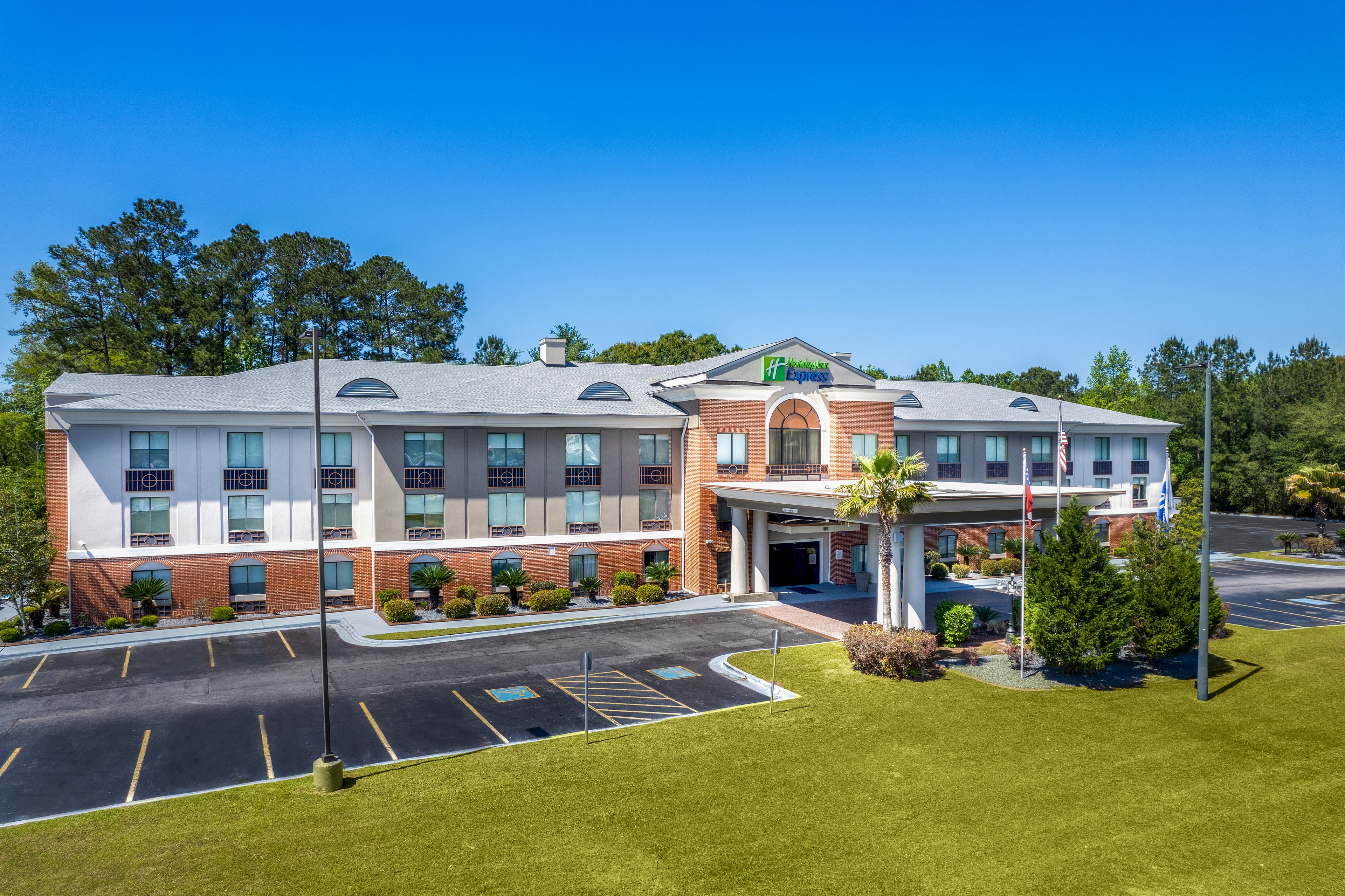 Holiday Inn Express & Suites Hinesville East - Fort Stewart, an IHG Hotel image