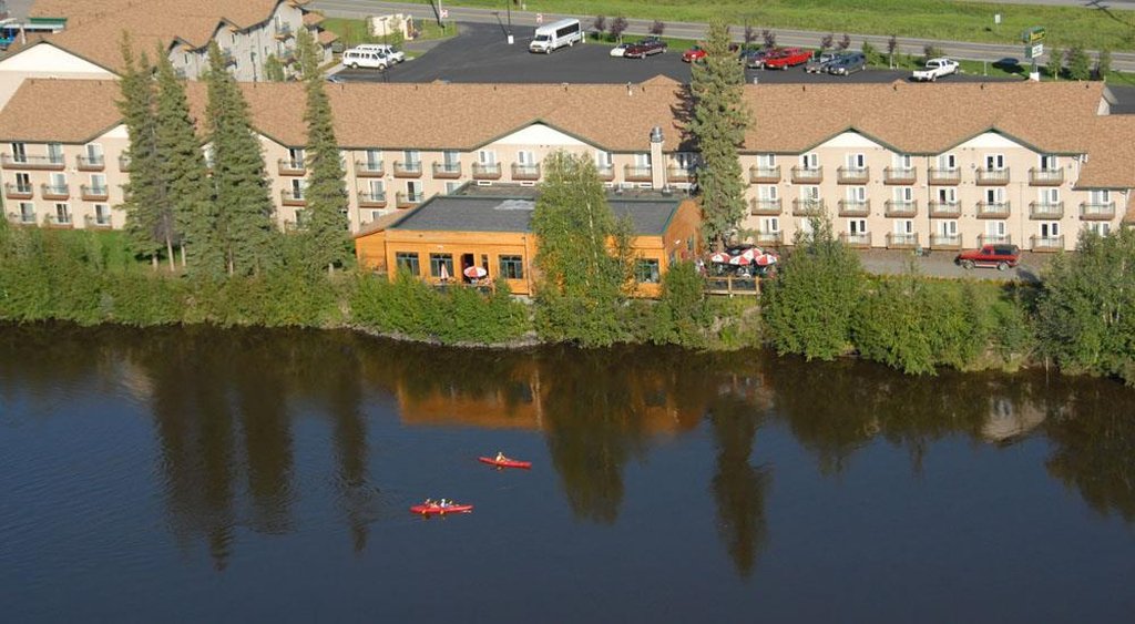 Pike's Waterfront Lodge by null