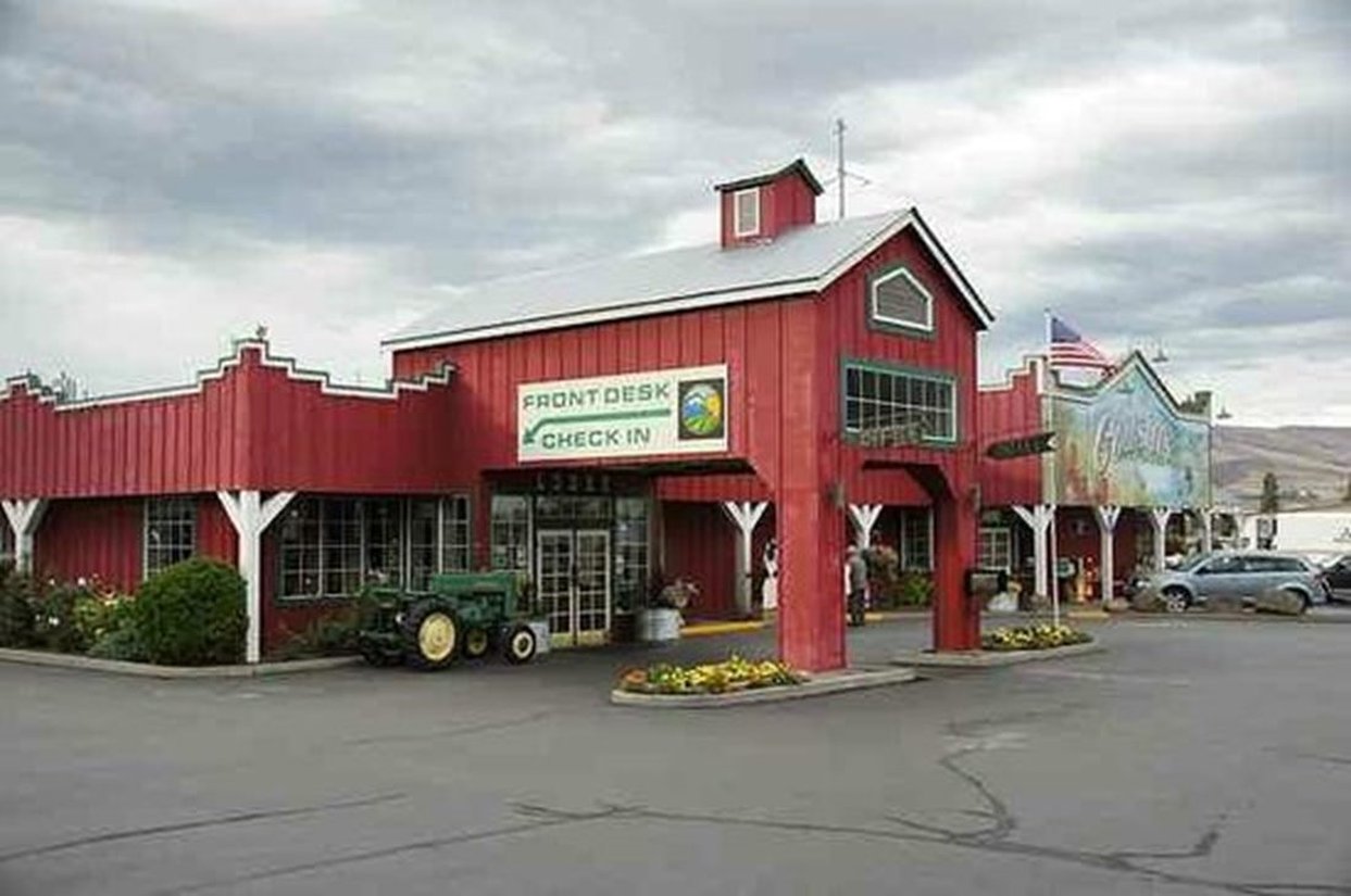 Cousins' Country Inn by null