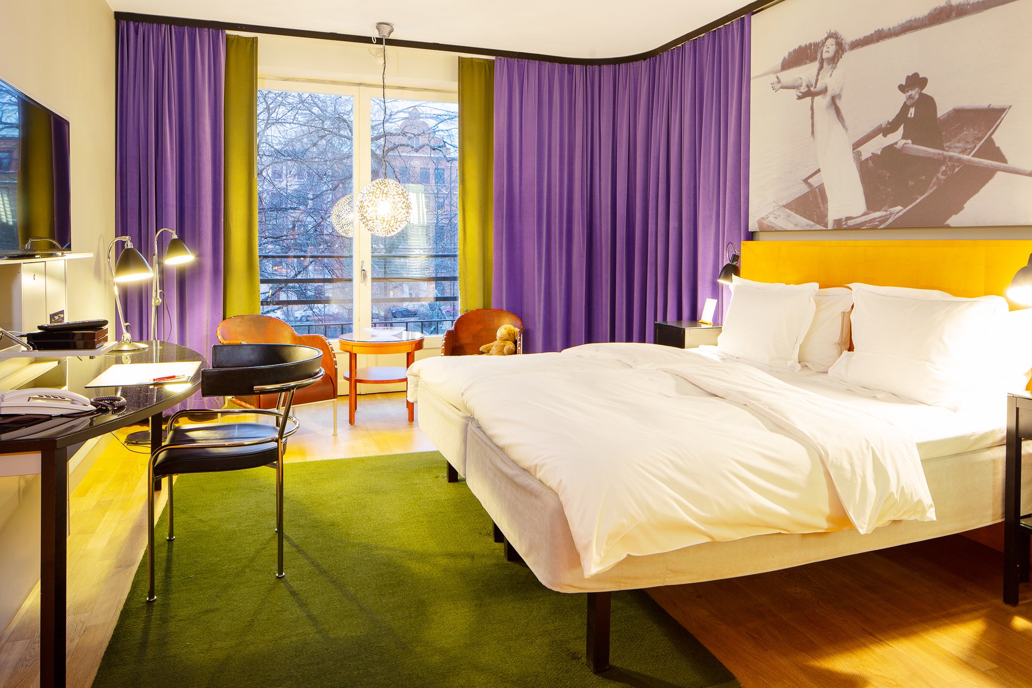 Hotel Rival by null