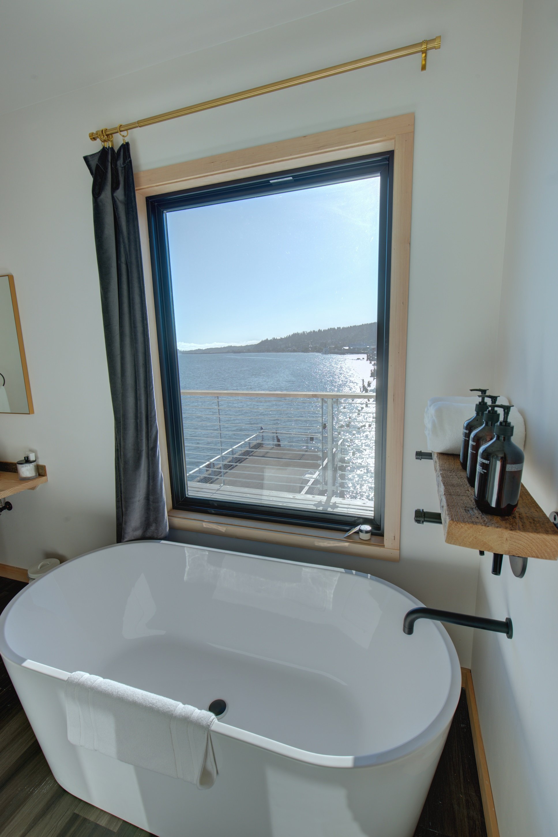 Bowline Hotel by null