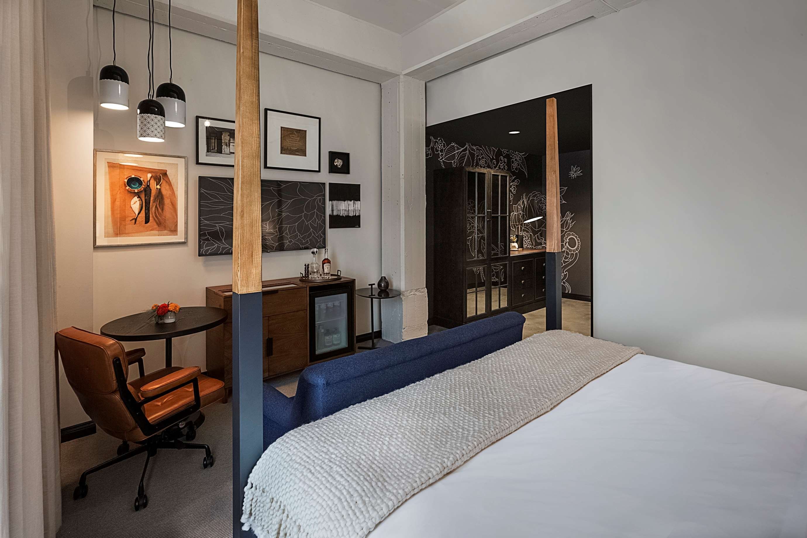 Crossroads Hotel by null