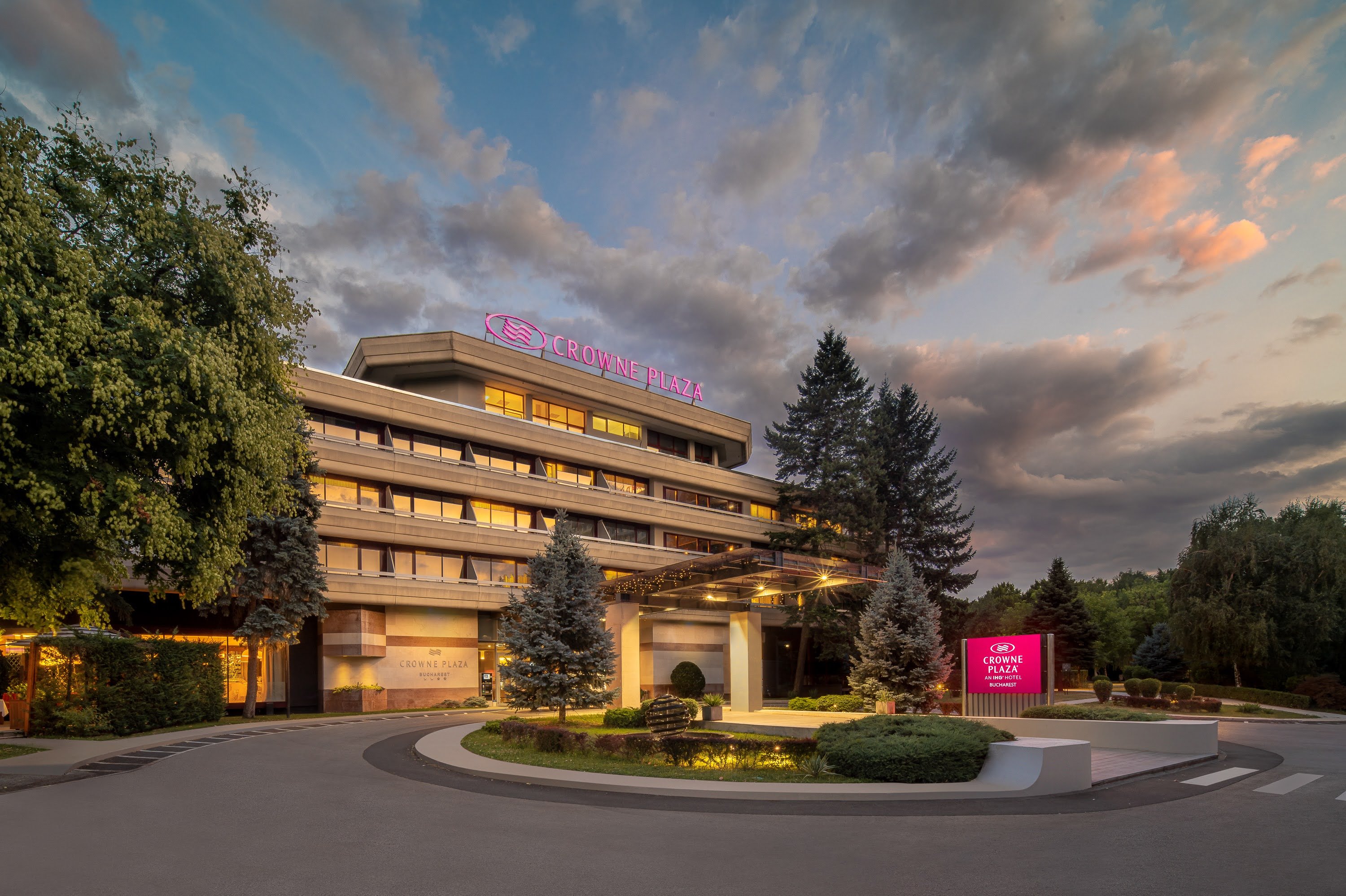Crowne Plaza Bucharest exterior