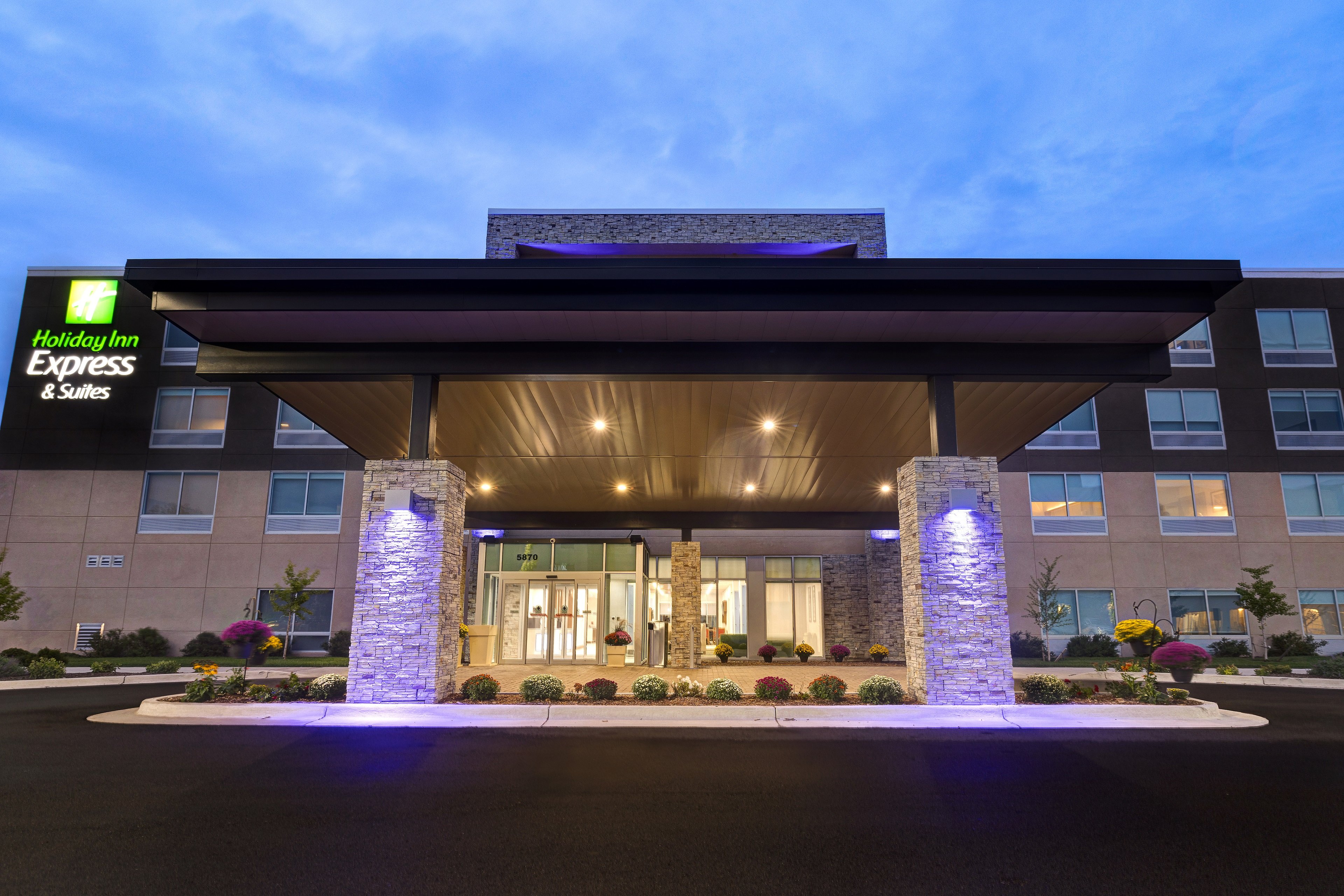 Holiday Inn Express & Suites - Detroit - Dearborn, an IHG Hotel image