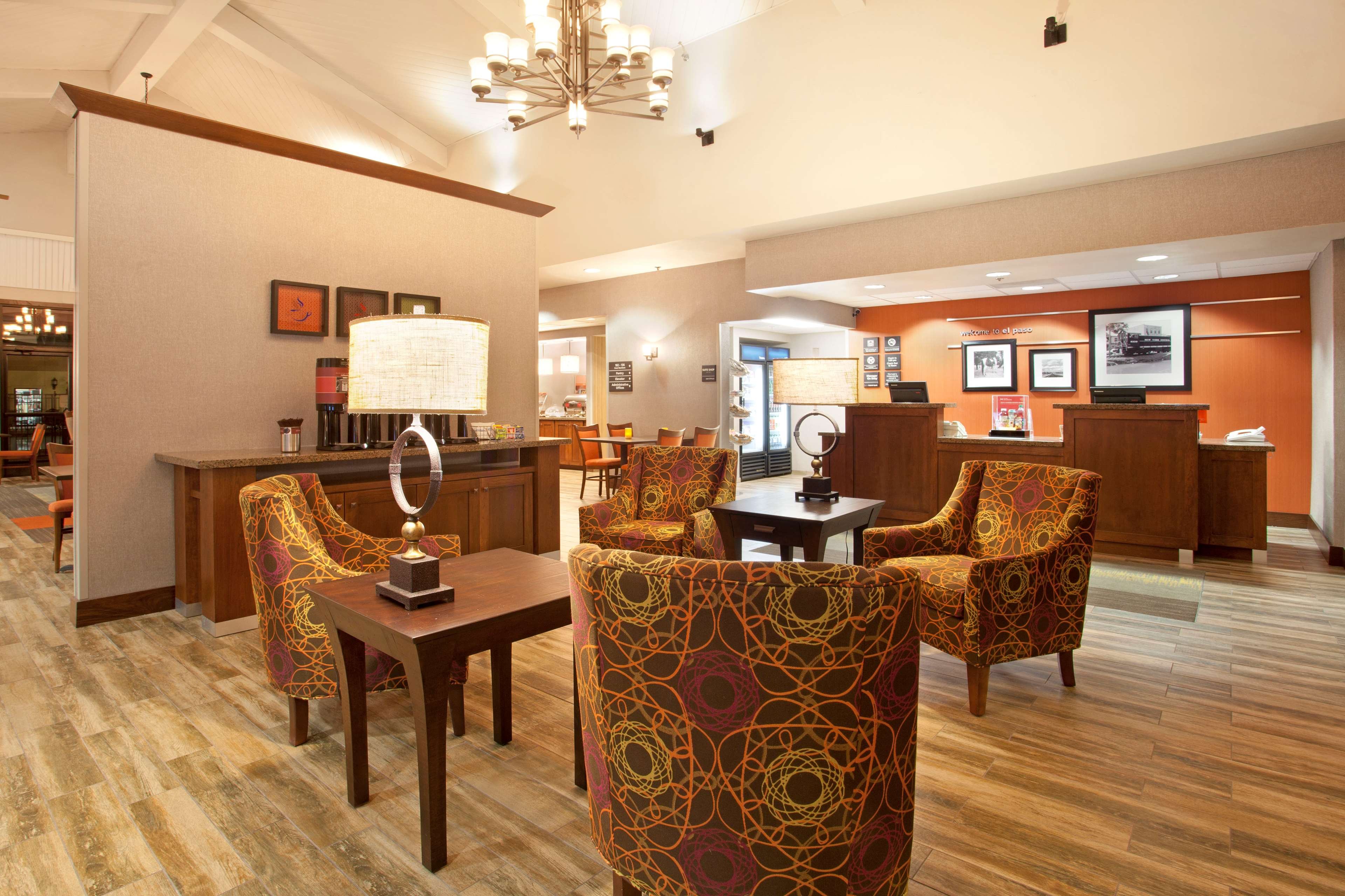 Hampton Inn & Suites El Paso-Airport by null