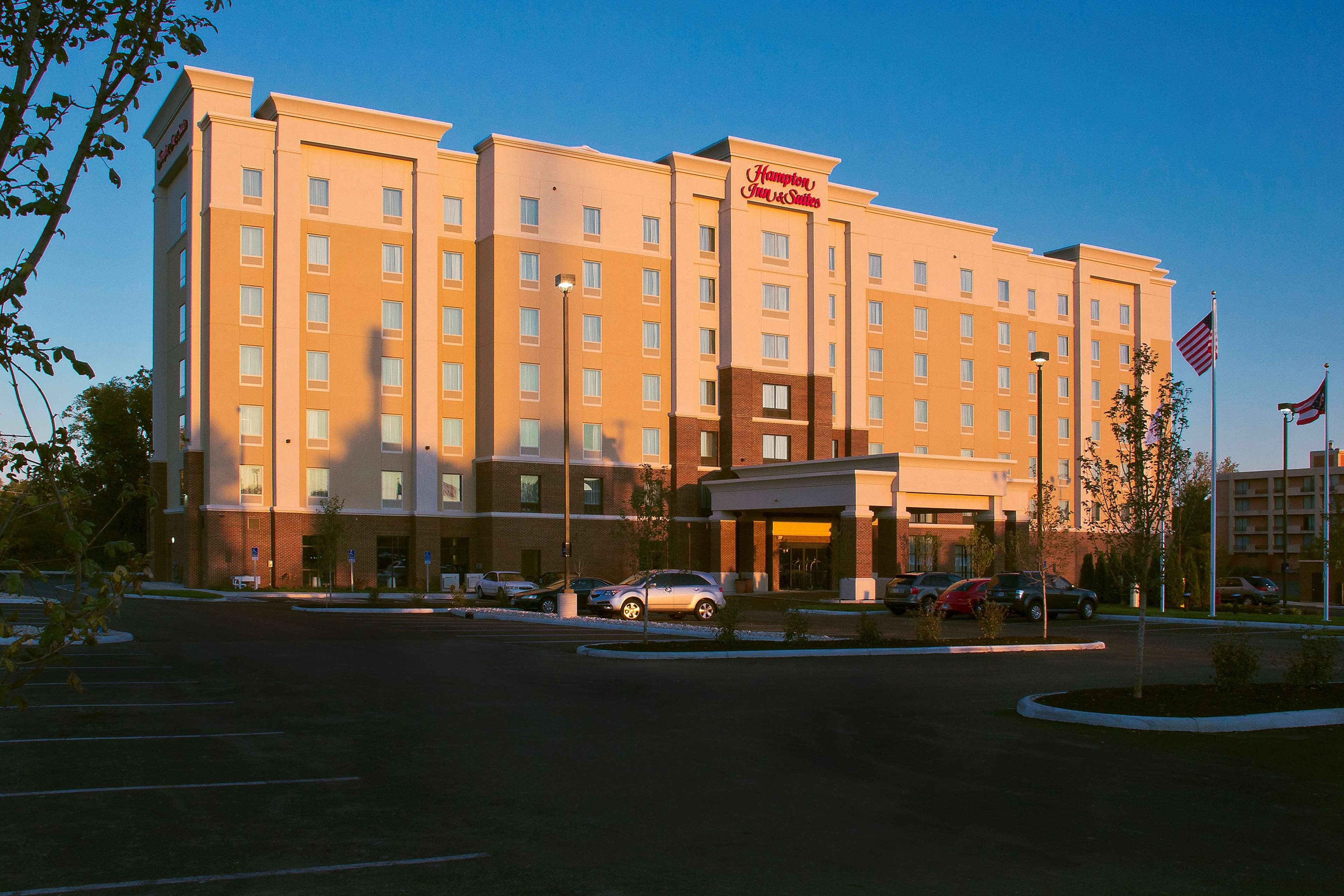 Hampton Inn & Suites Columbus/University Area image