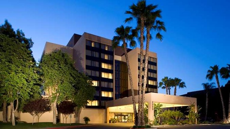 DoubleTree by Hilton Fresno Convention Center image