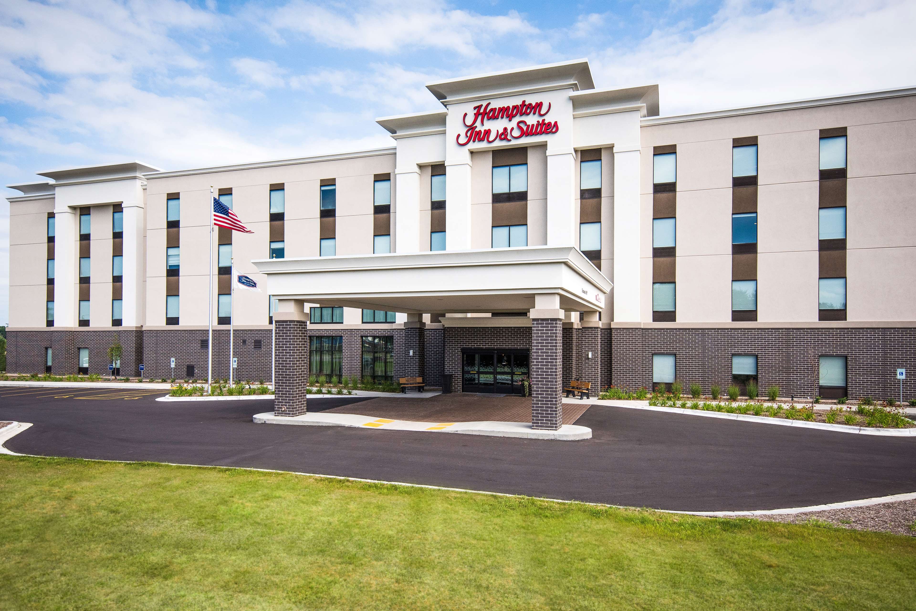 Hampton Inn & Suites at Wisconsin Dells Lake Delton image