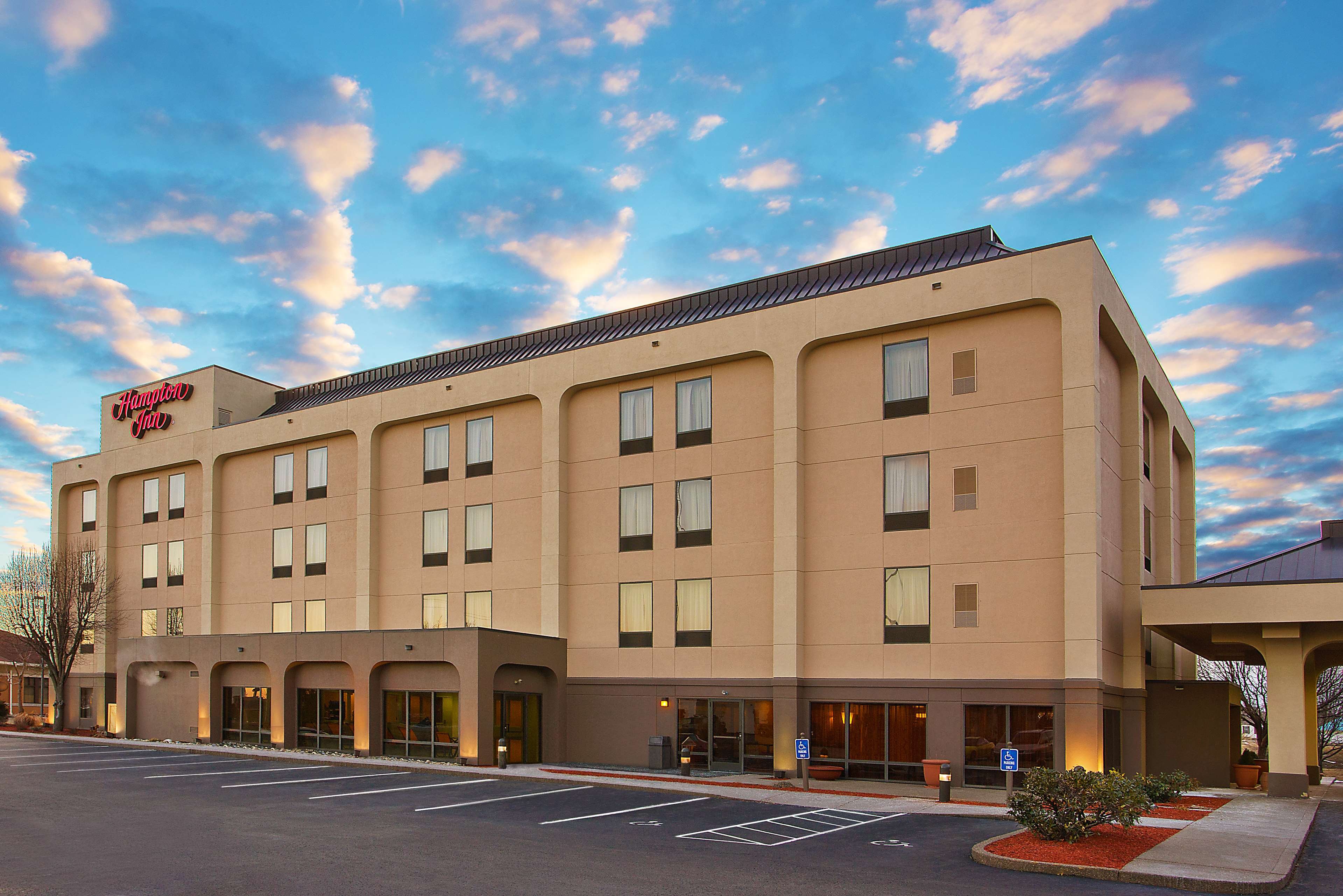 Hampton Inn Dry Ridge image
