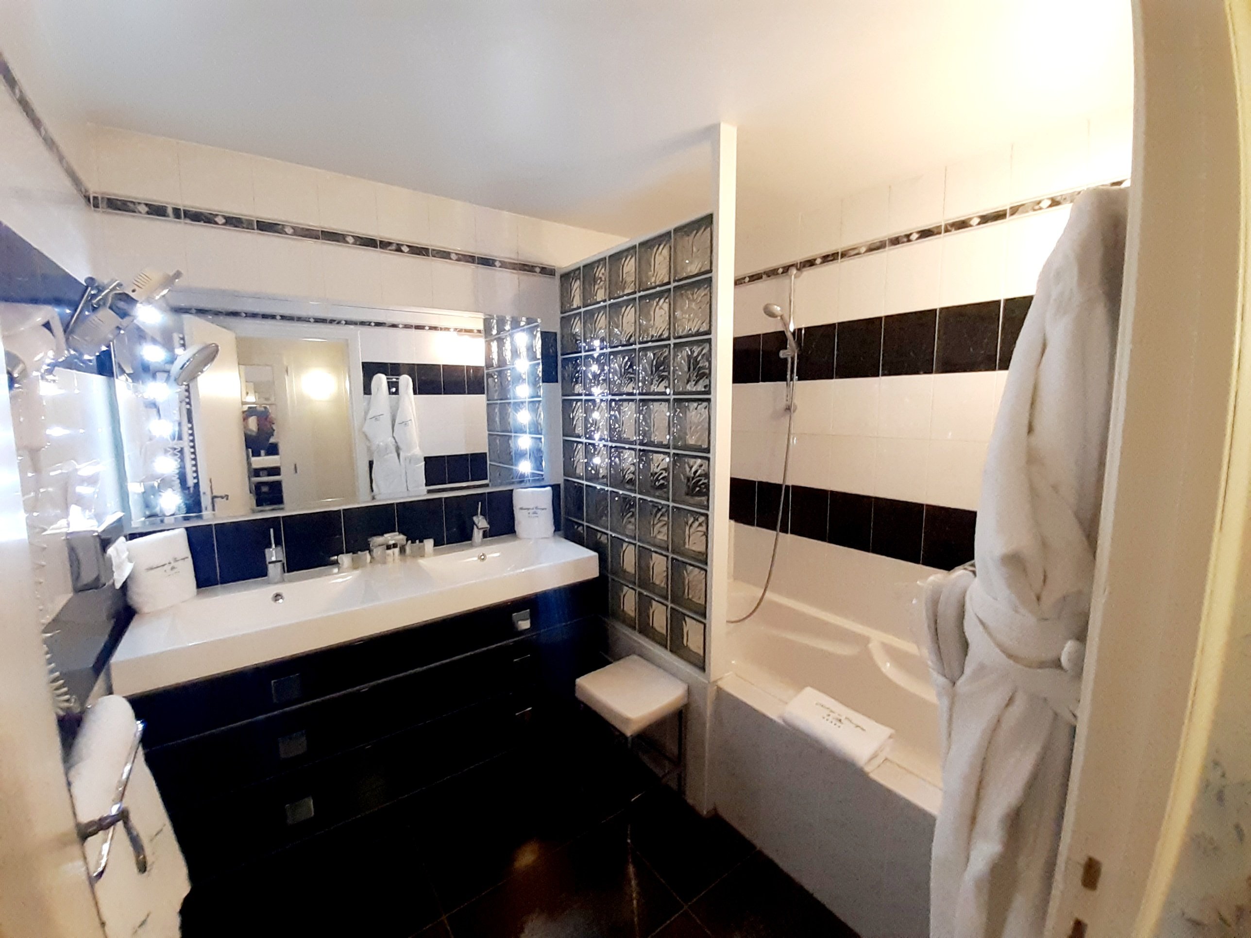 Auberge de Cassagne & Spa | Hotel 5 étoiles Avignon by null