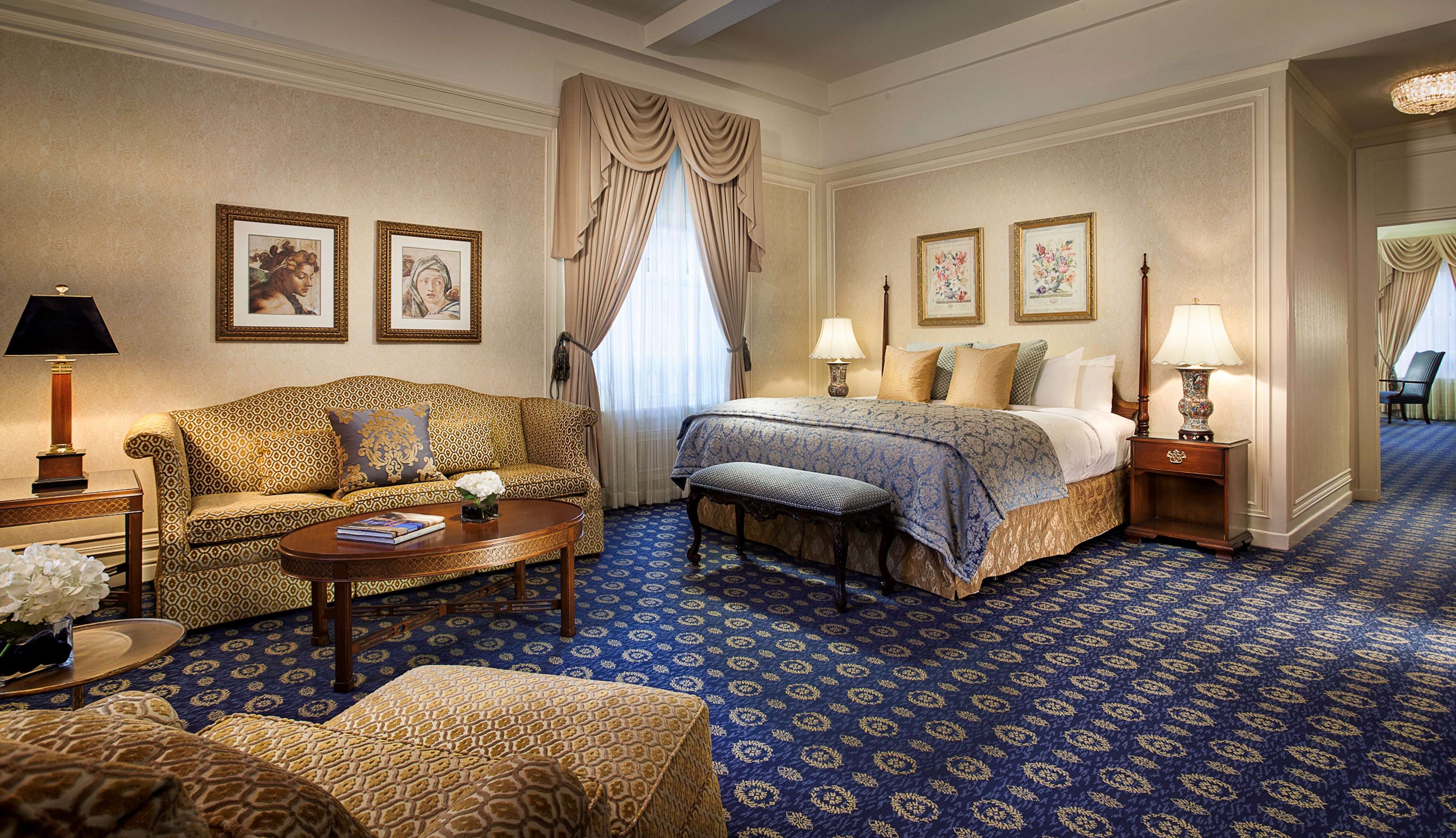 Amway Grand Plaza, Curio Collection by Hilton by null