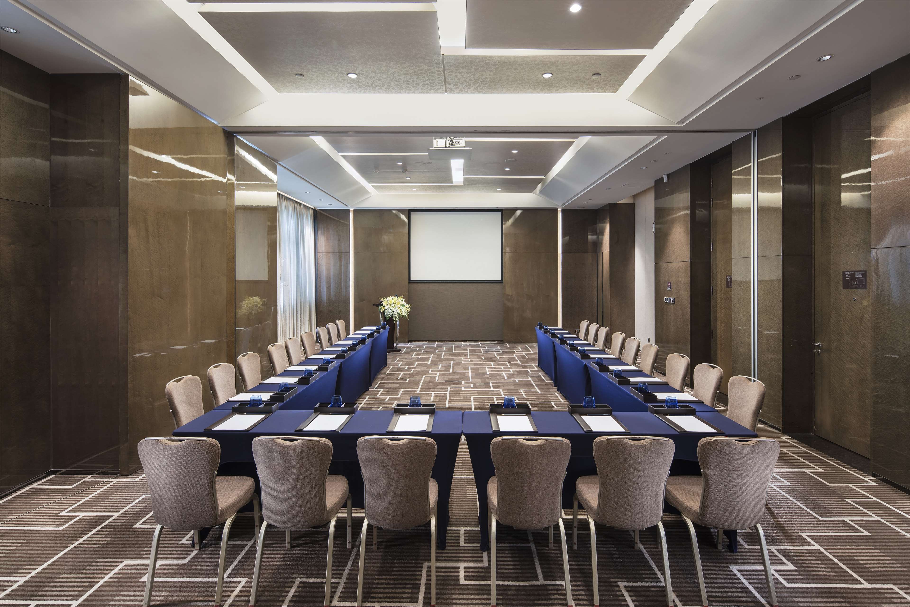 Hilton Guangzhou Tianhe by null