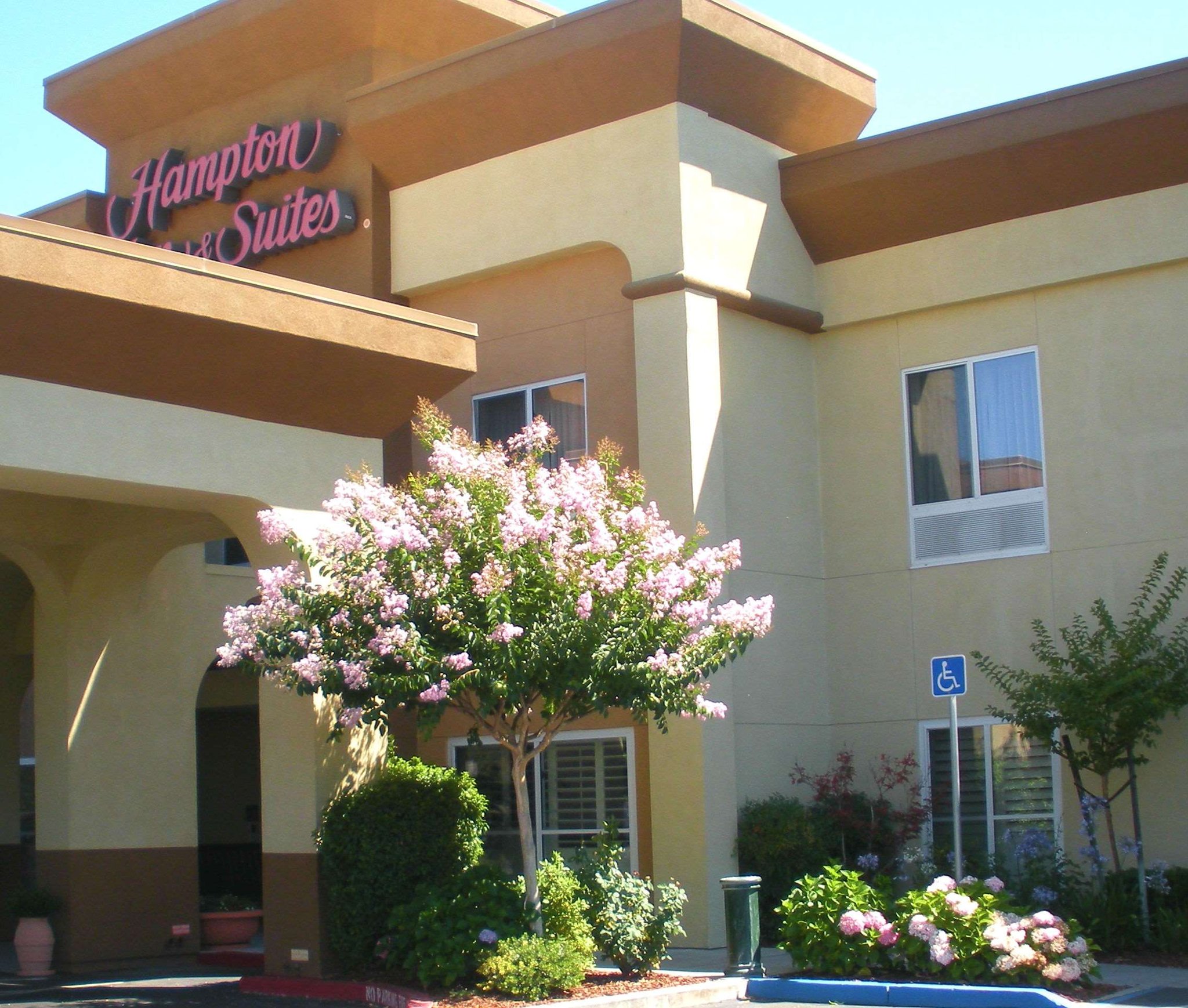 Hampton Inn & Suites Sacramento-Cal Expo image
