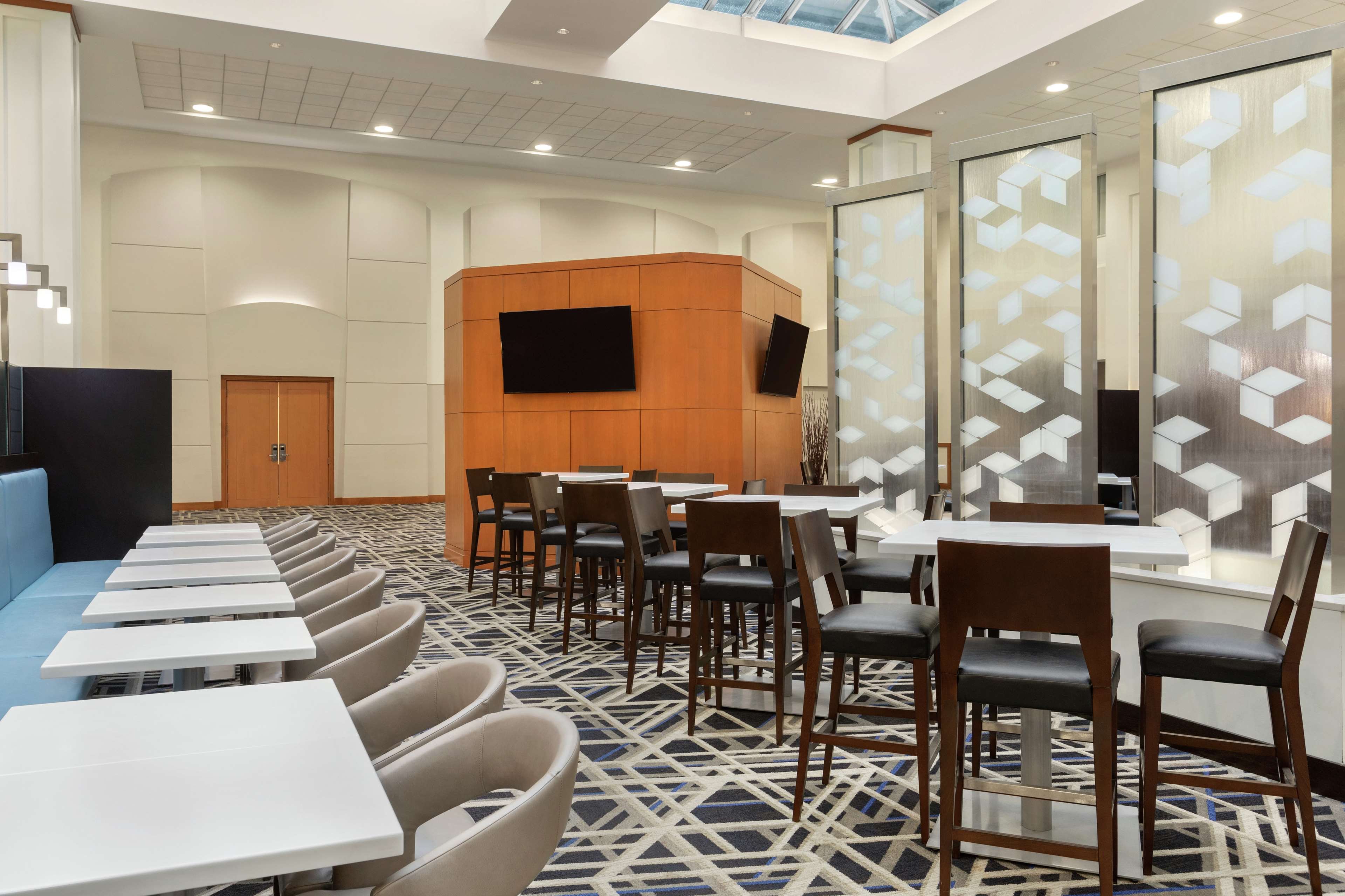 Embassy Suites by Hilton Boston at Logan Airport by null